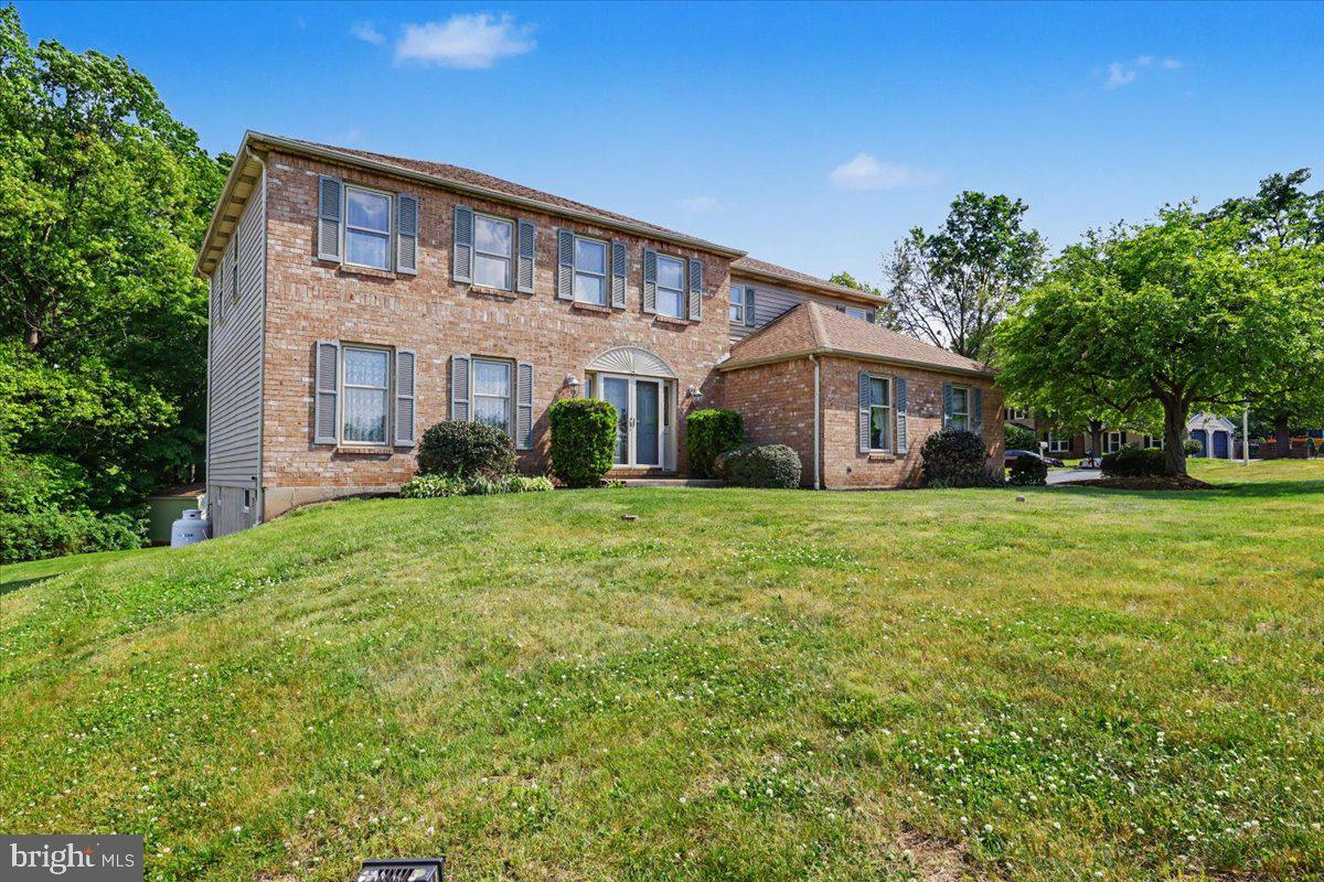 10 HAWK COURT