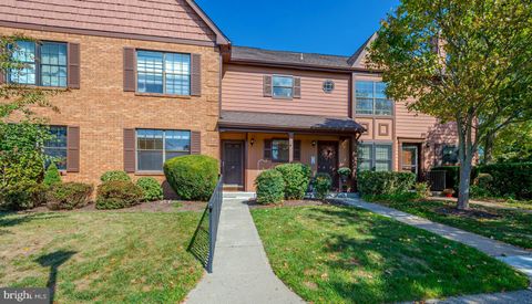 Photo of 6 Barclay Court, LAWRENCEVILLE, NJ 08648 (MLS # NJME2065774)