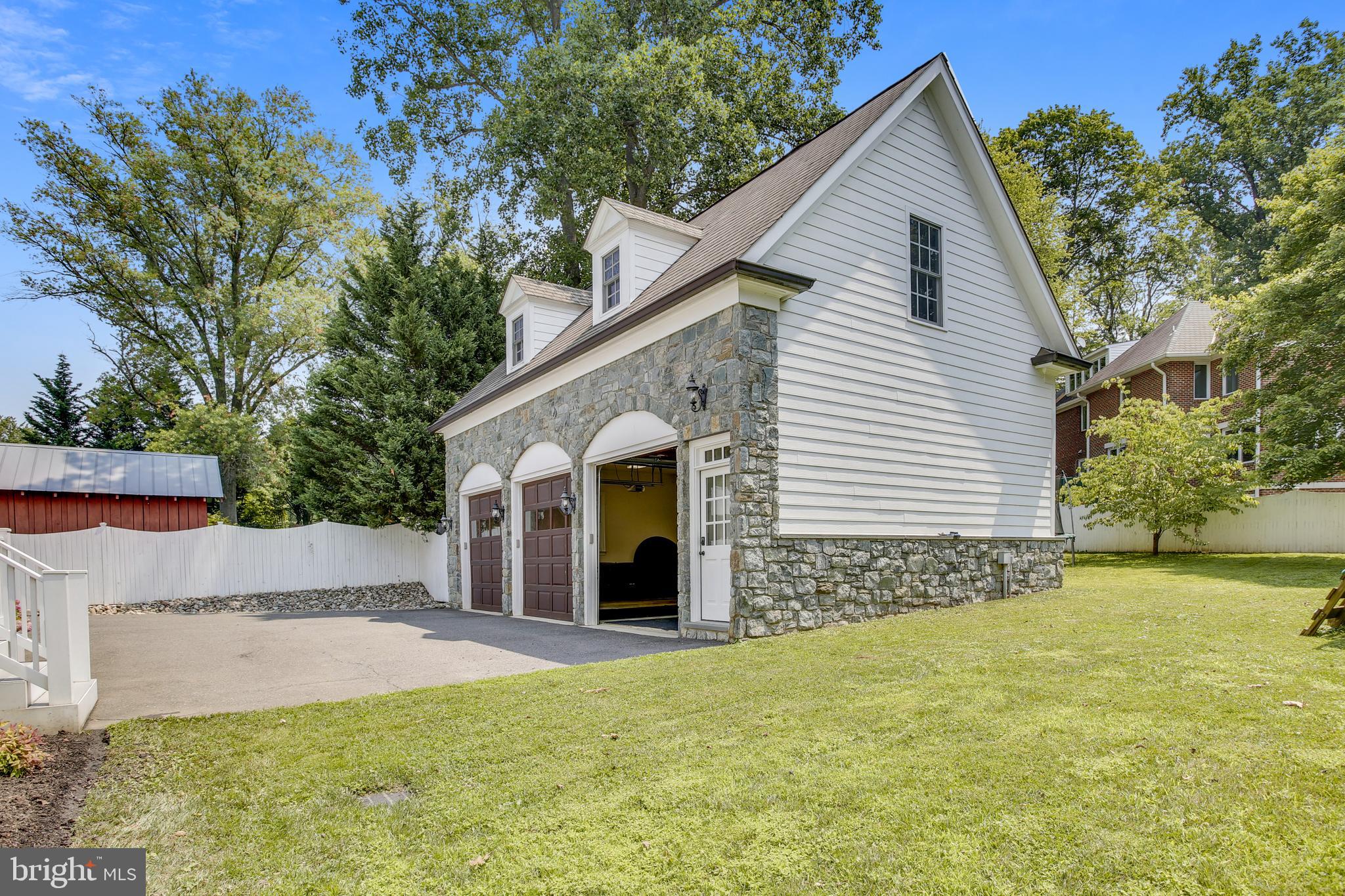 INGLESIDE - Residential