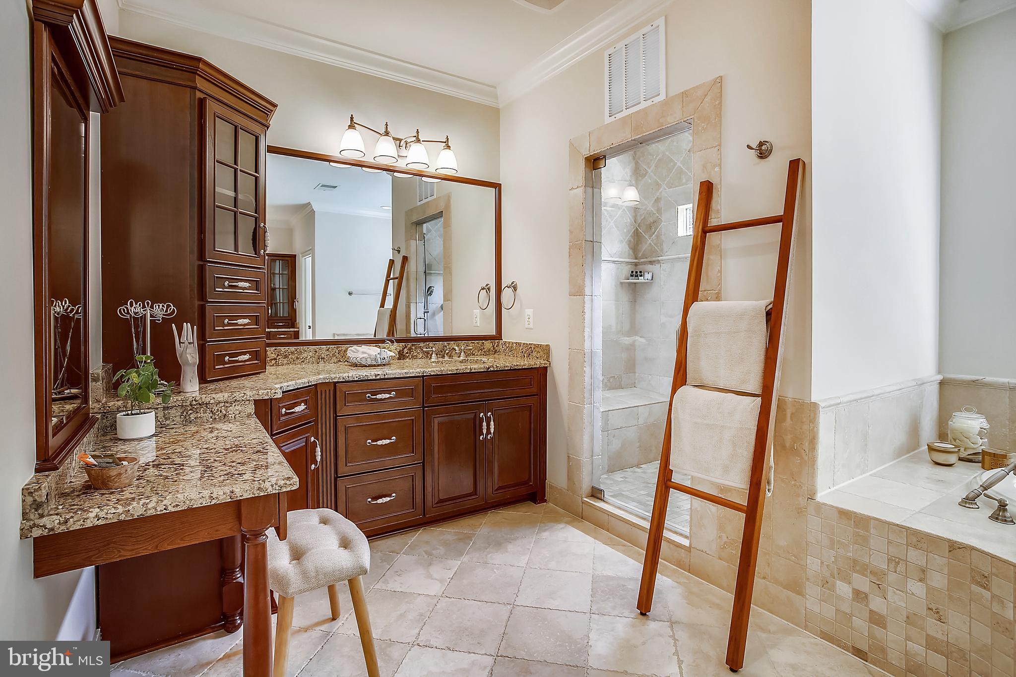 INGLESIDE - Residential