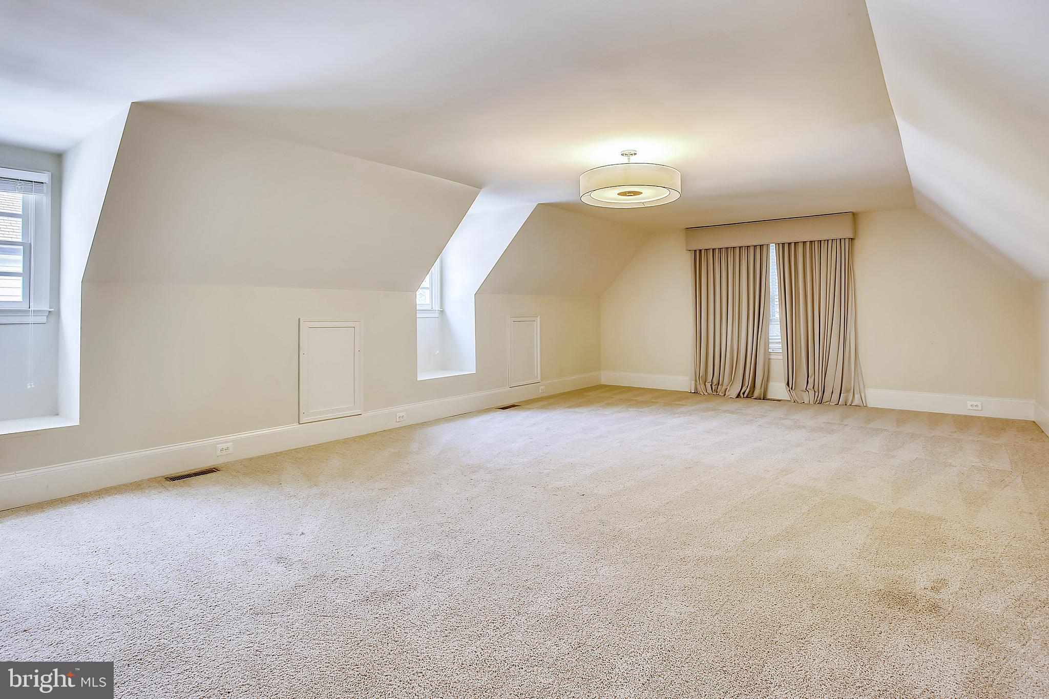 INGLESIDE - Residential