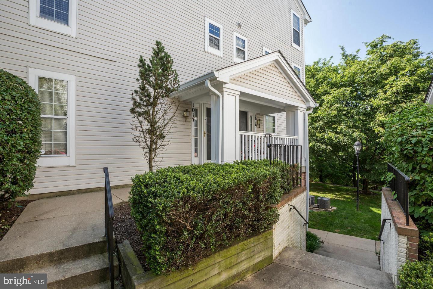 VISTAS AT WASHINGTONIAN WOODS - Residential