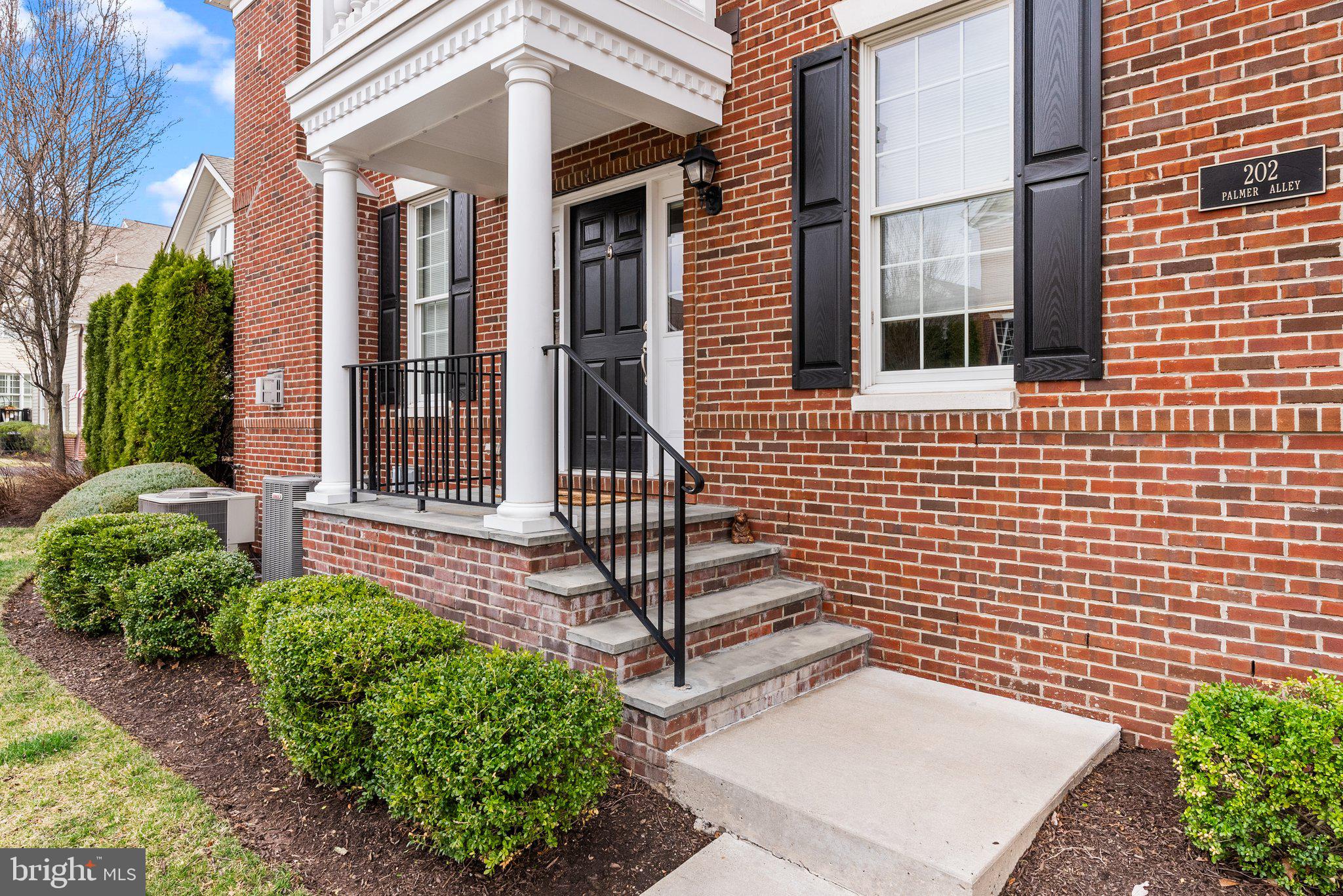 NEWTOWN WALK - Residential