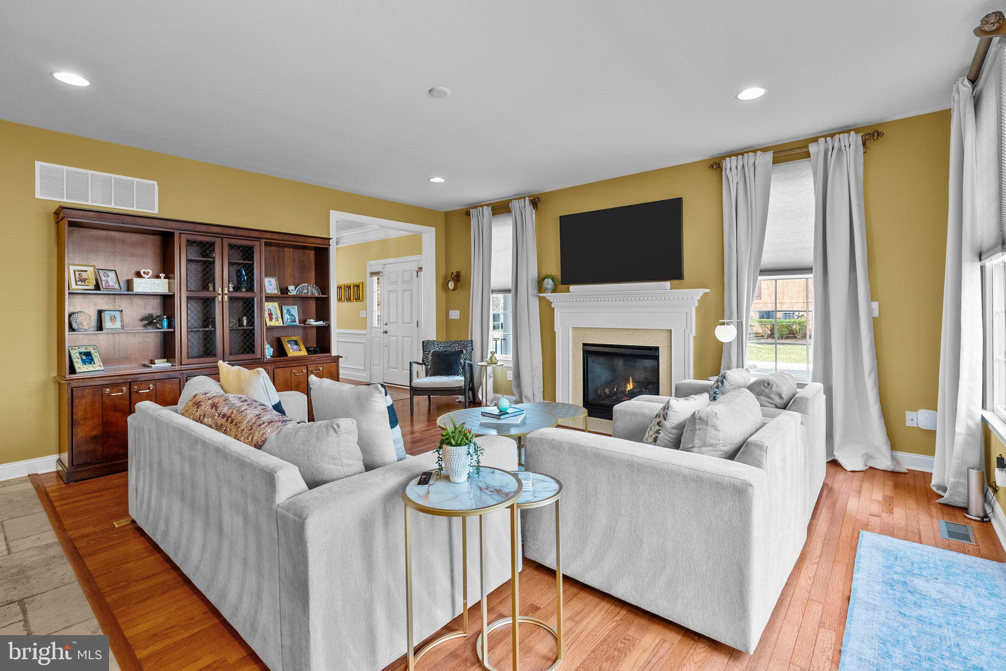 NEWTOWN WALK - Residential