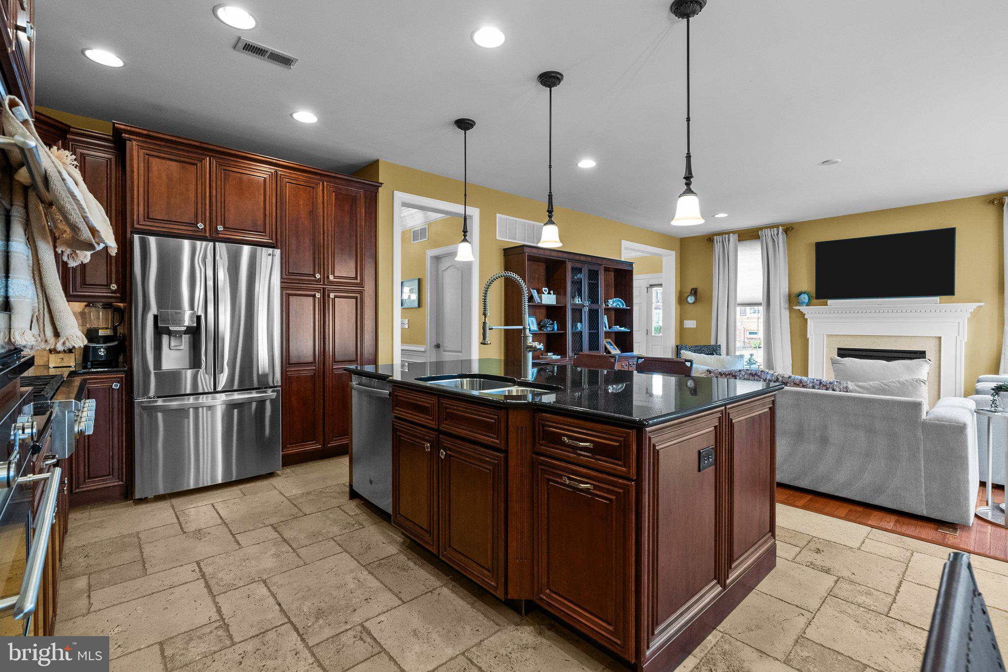 NEWTOWN WALK - Residential