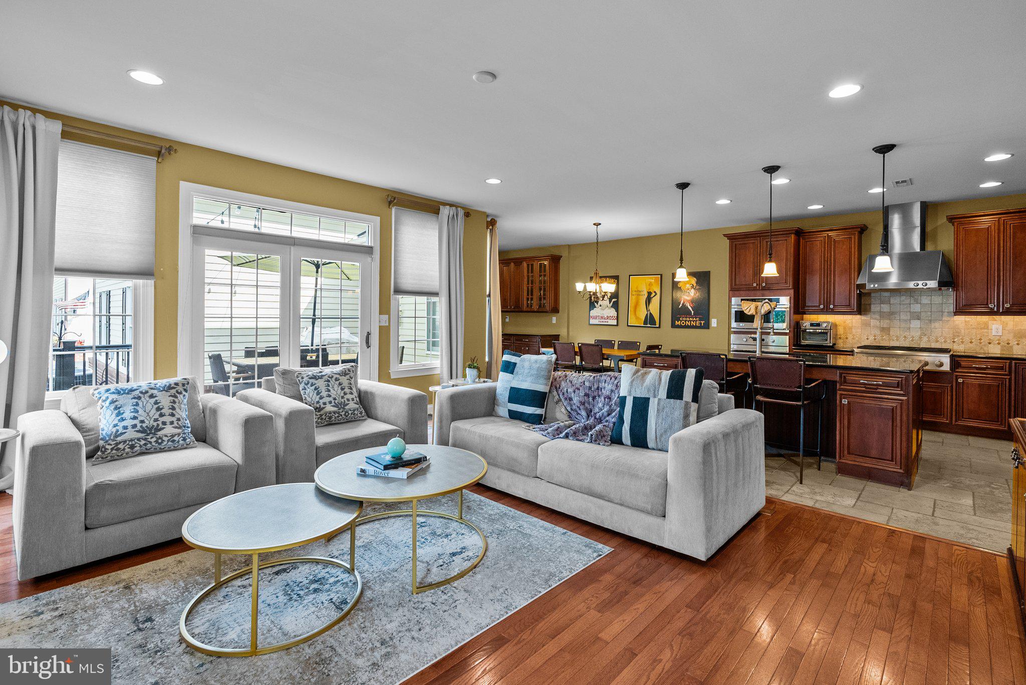 NEWTOWN WALK - Residential