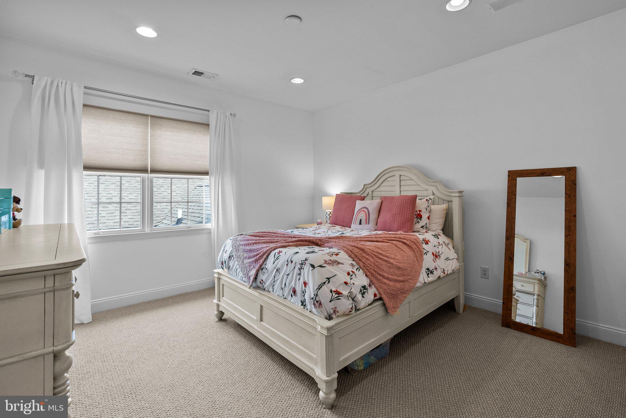 NEWTOWN WALK - Residential