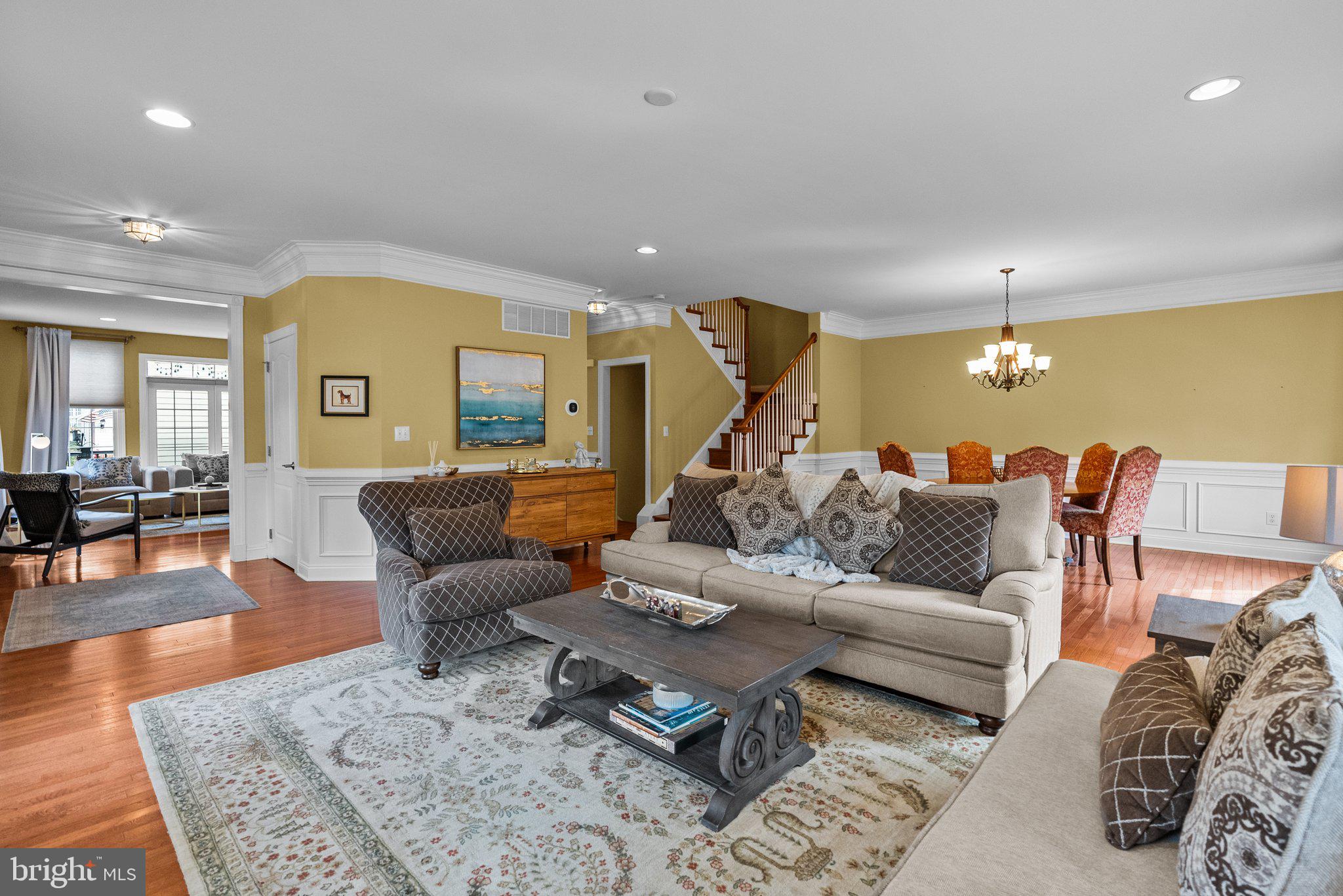 NEWTOWN WALK - Residential