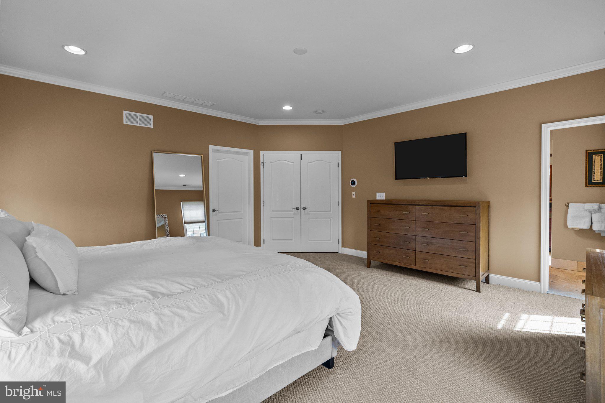 NEWTOWN WALK - Residential