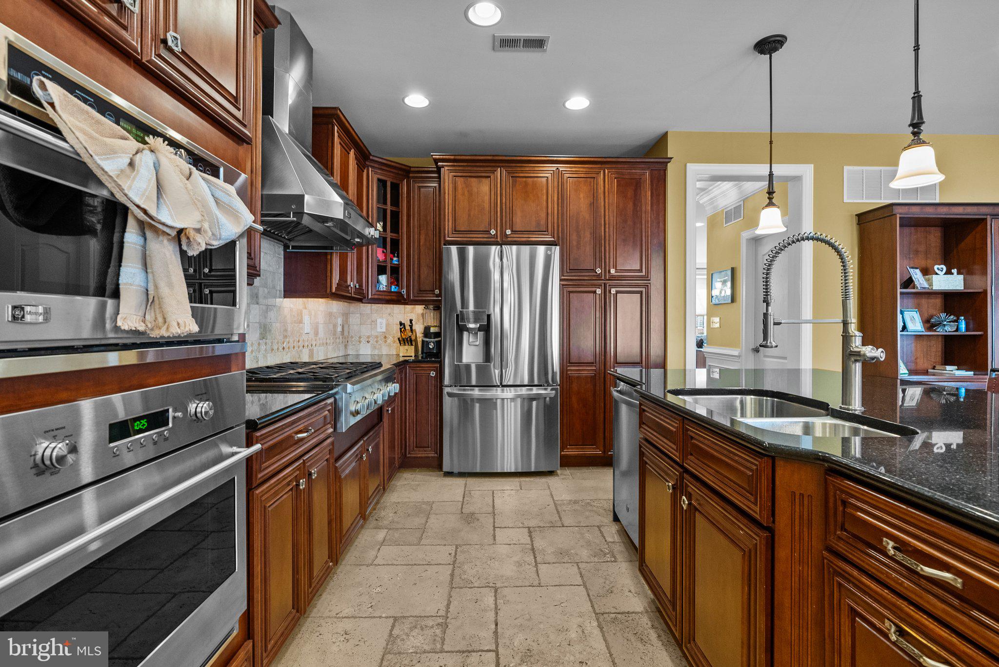 NEWTOWN WALK - Residential