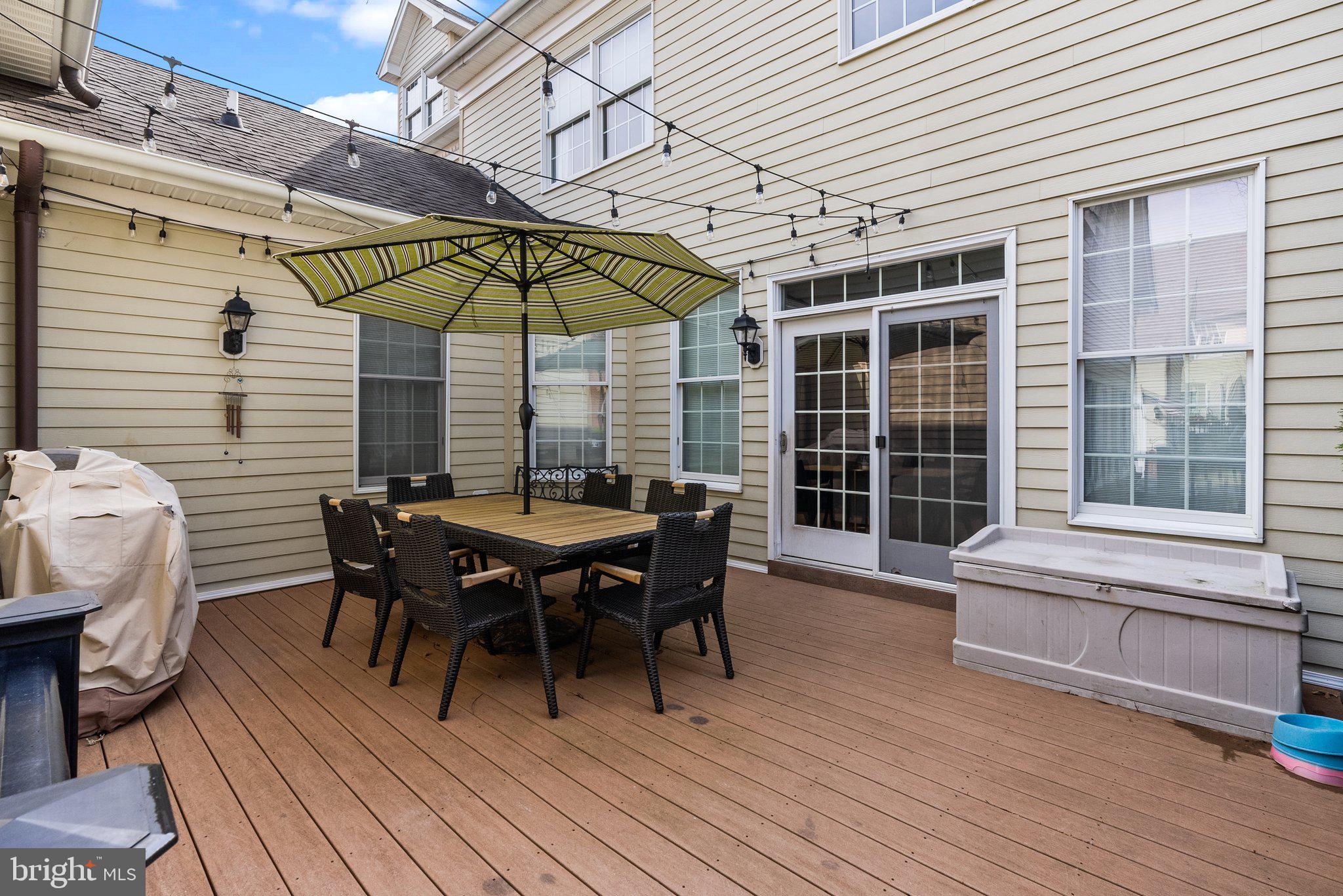 NEWTOWN WALK - Residential