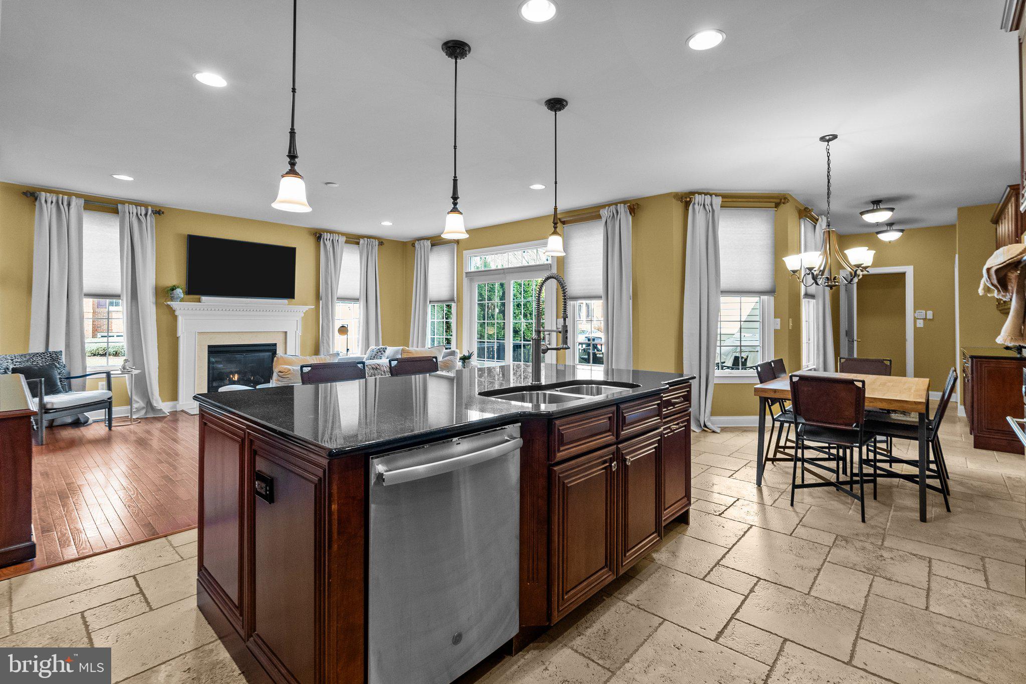 NEWTOWN WALK - Residential