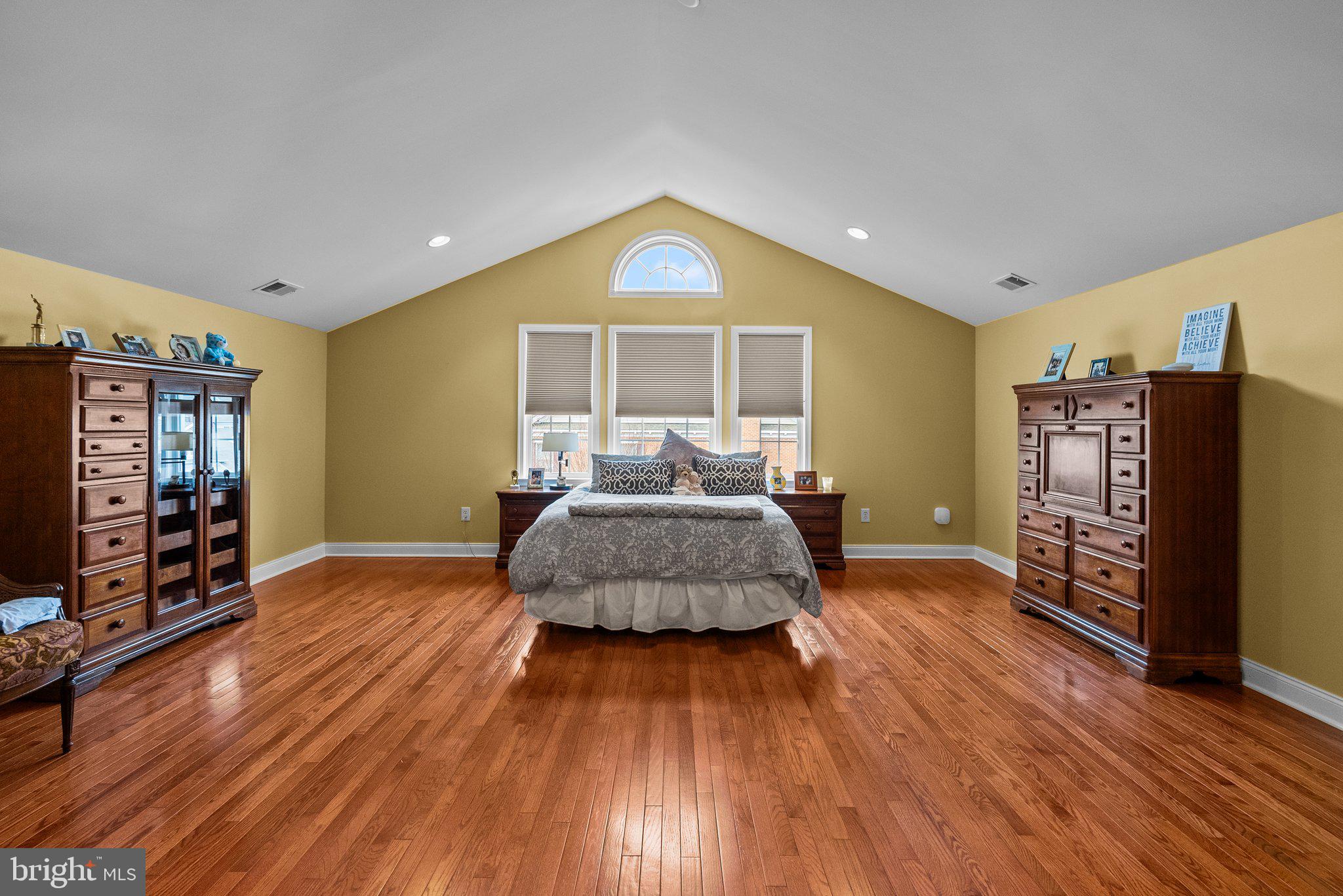 NEWTOWN WALK - Residential