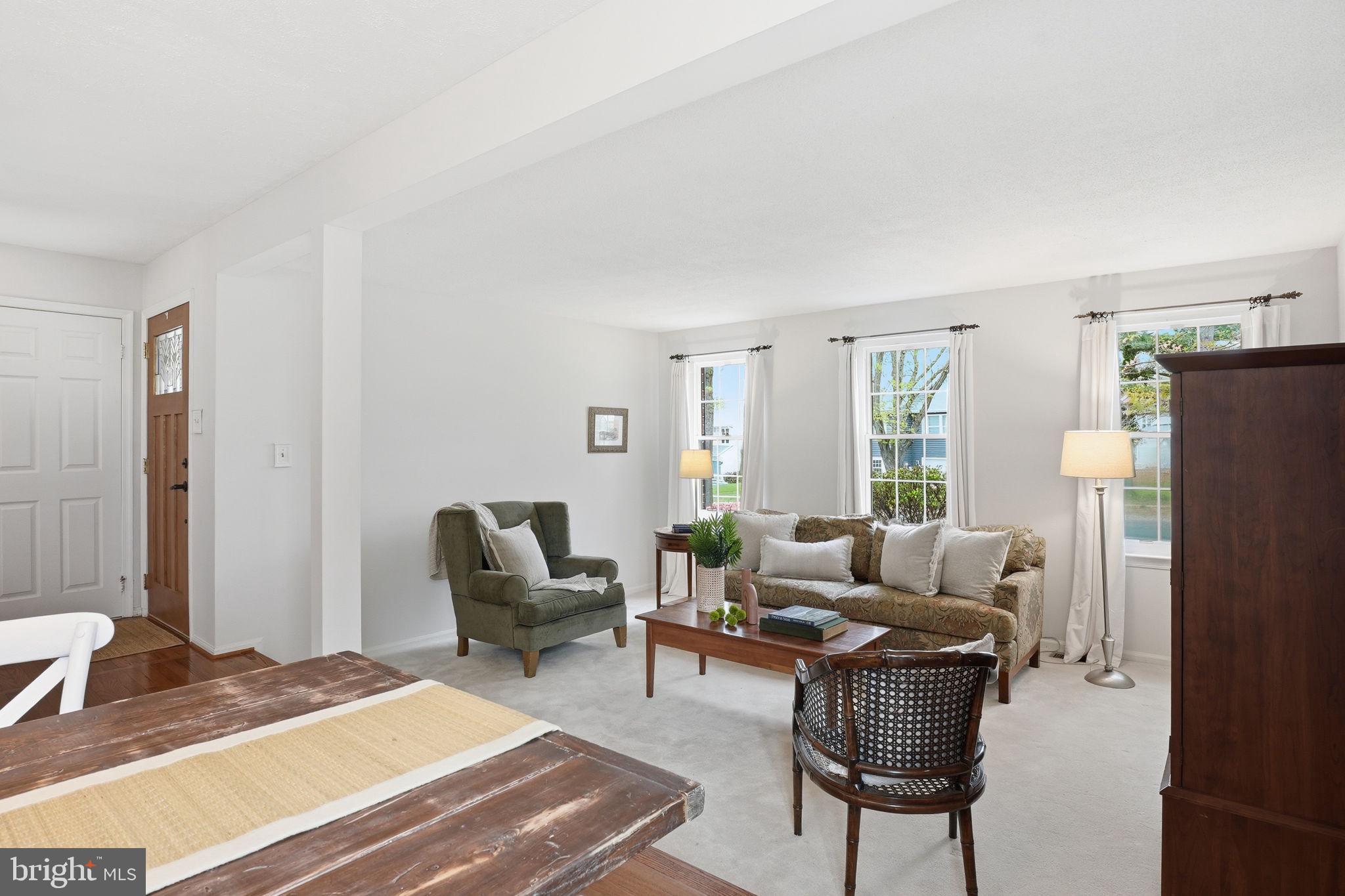 COLLEGE MANOR - Residential