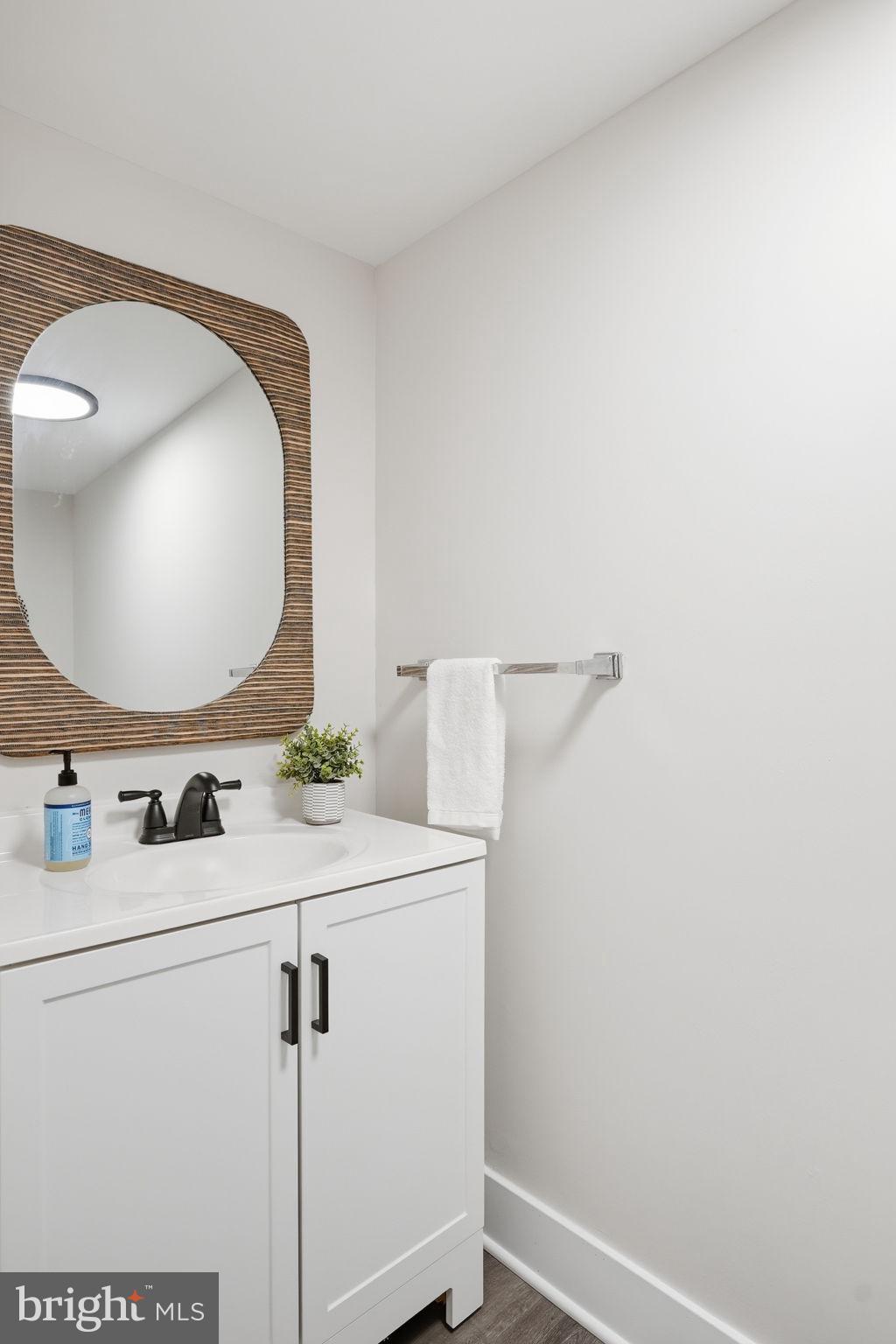 COLLEGE MANOR - Residential