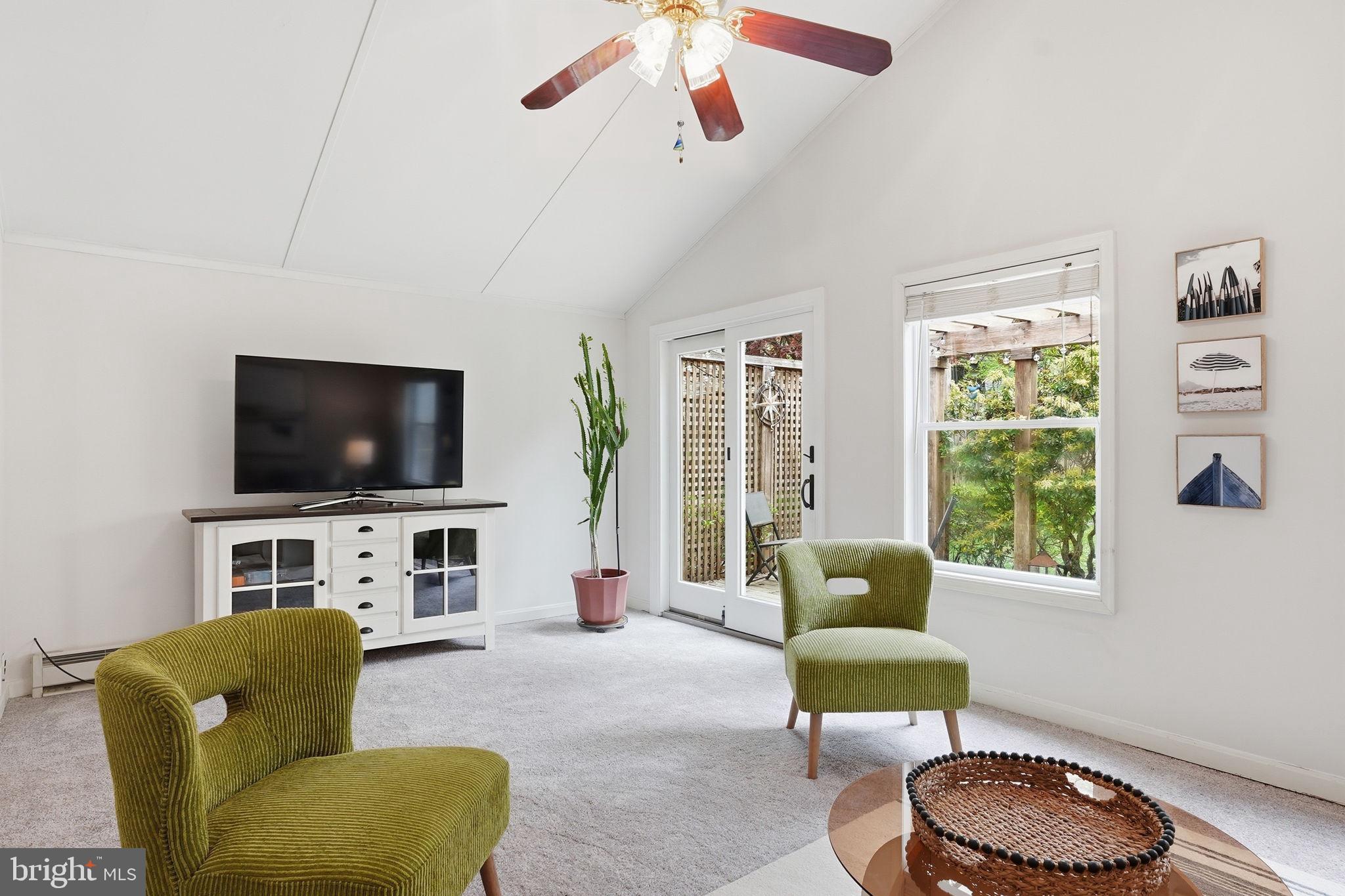 COLLEGE MANOR - Residential