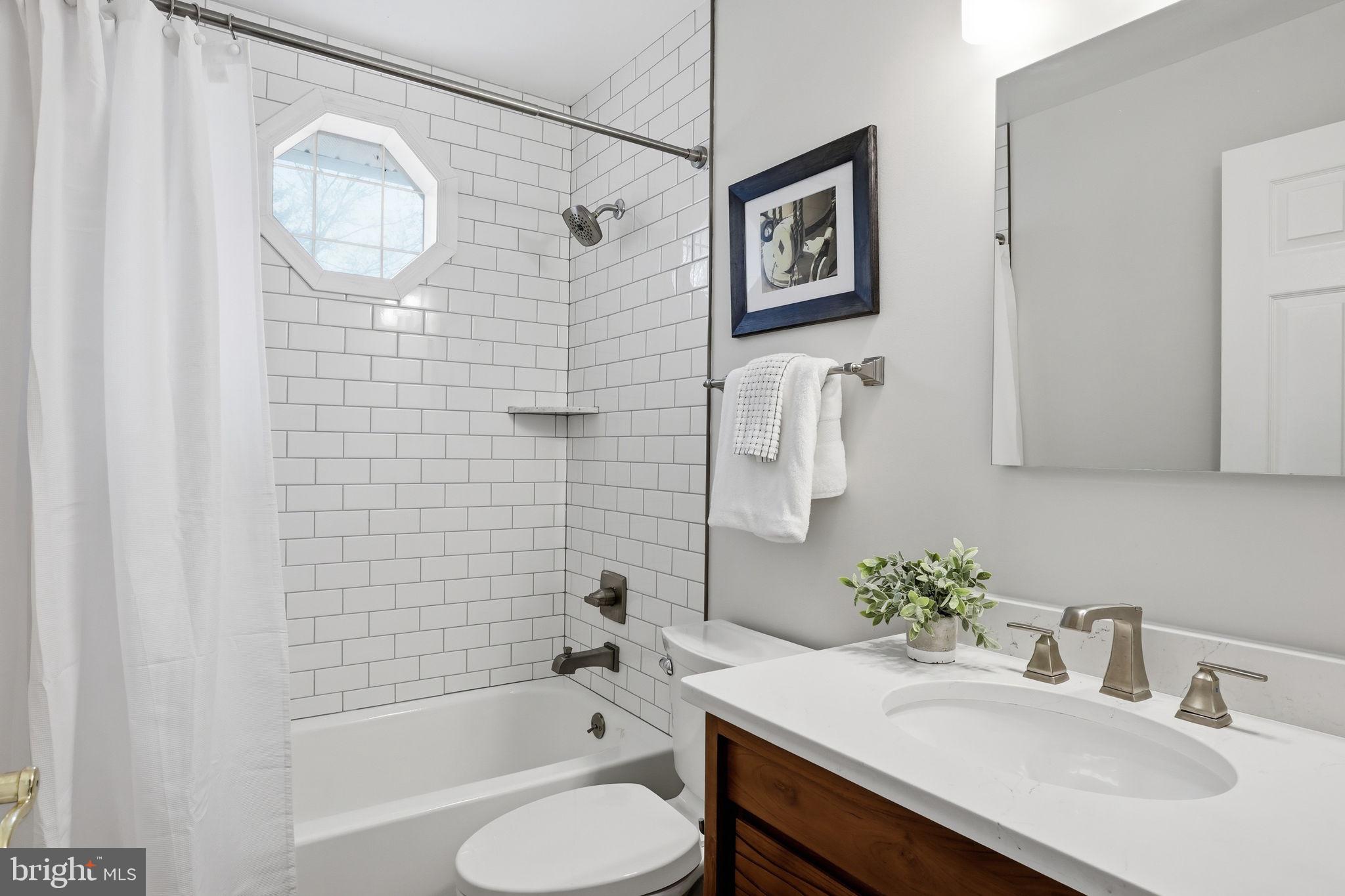 COLLEGE MANOR - Residential