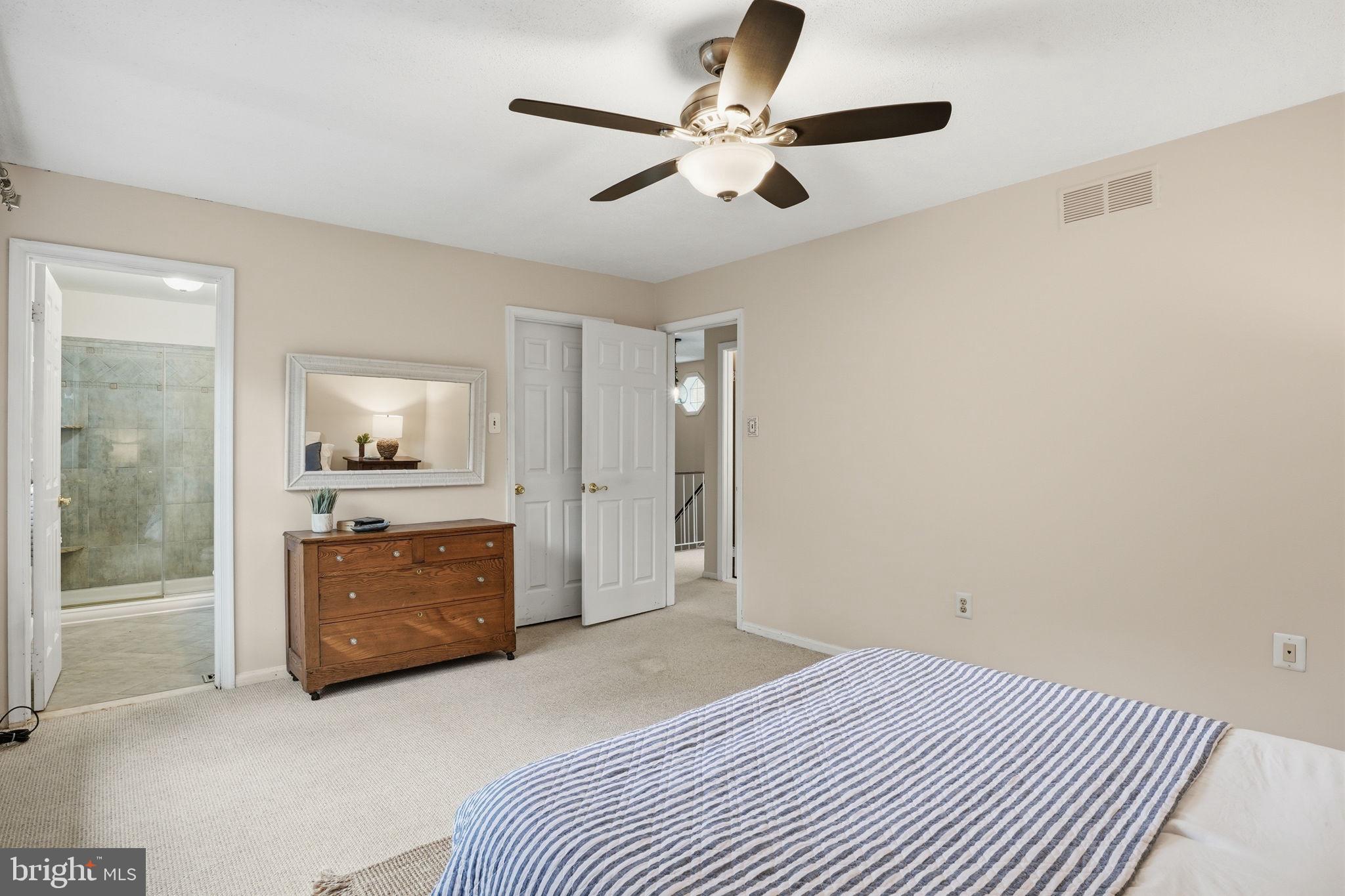 COLLEGE MANOR - Residential