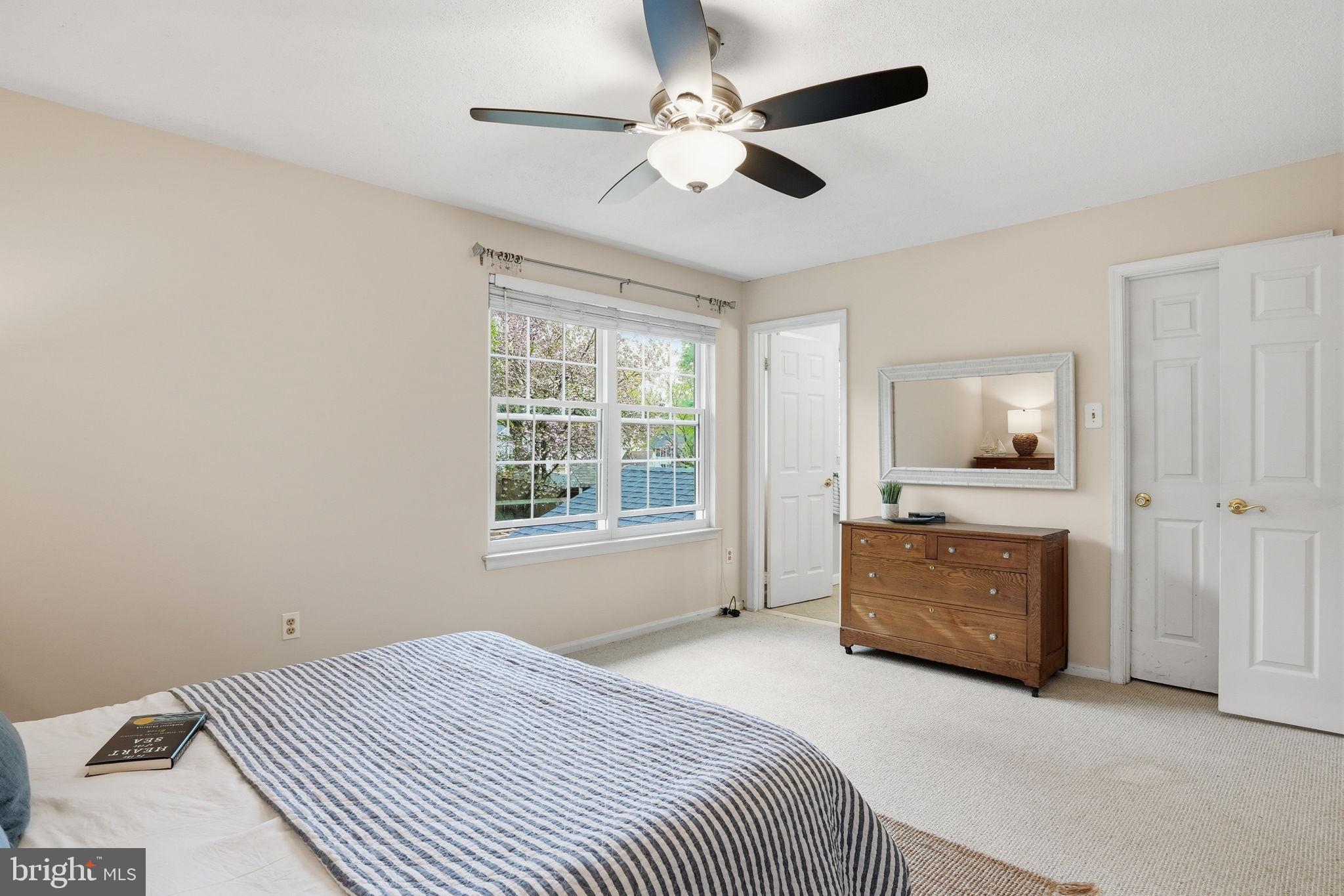 COLLEGE MANOR - Residential