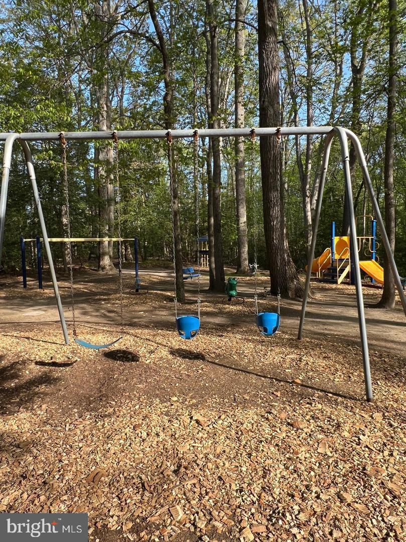 COLLEGE MANOR - Residential