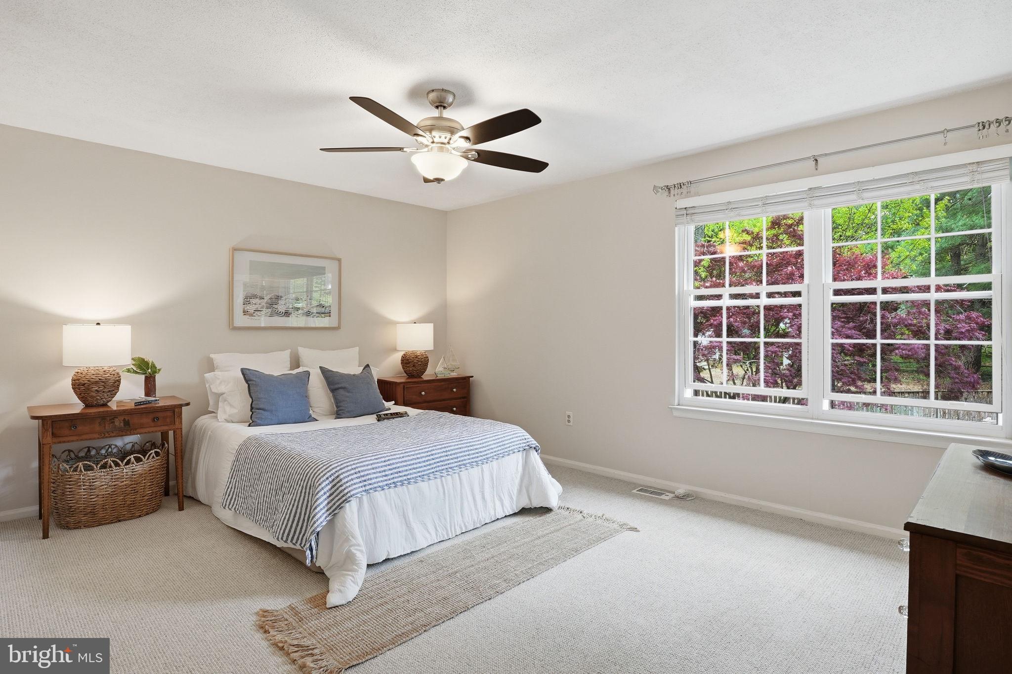 COLLEGE MANOR - Residential