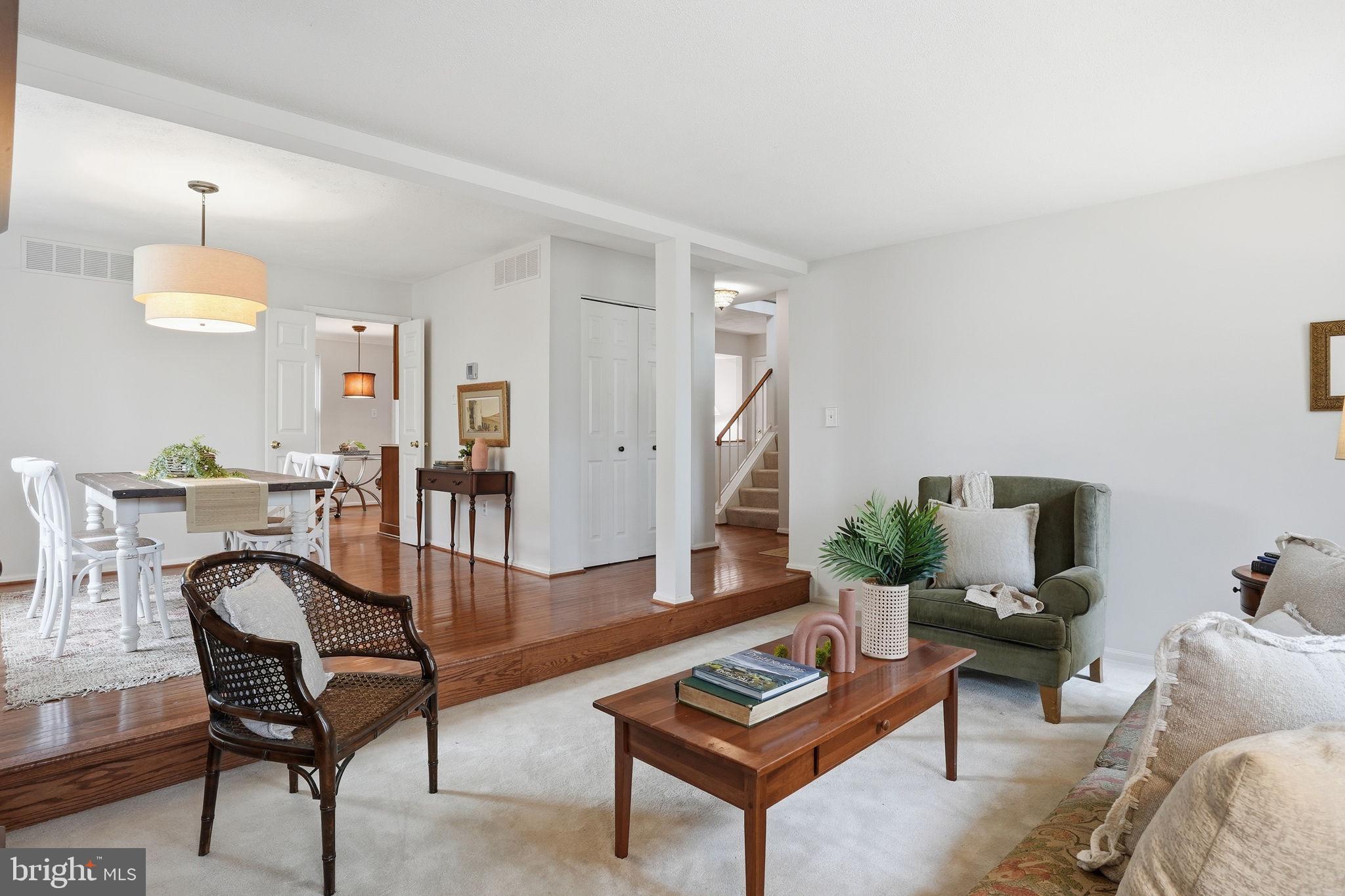 COLLEGE MANOR - Residential