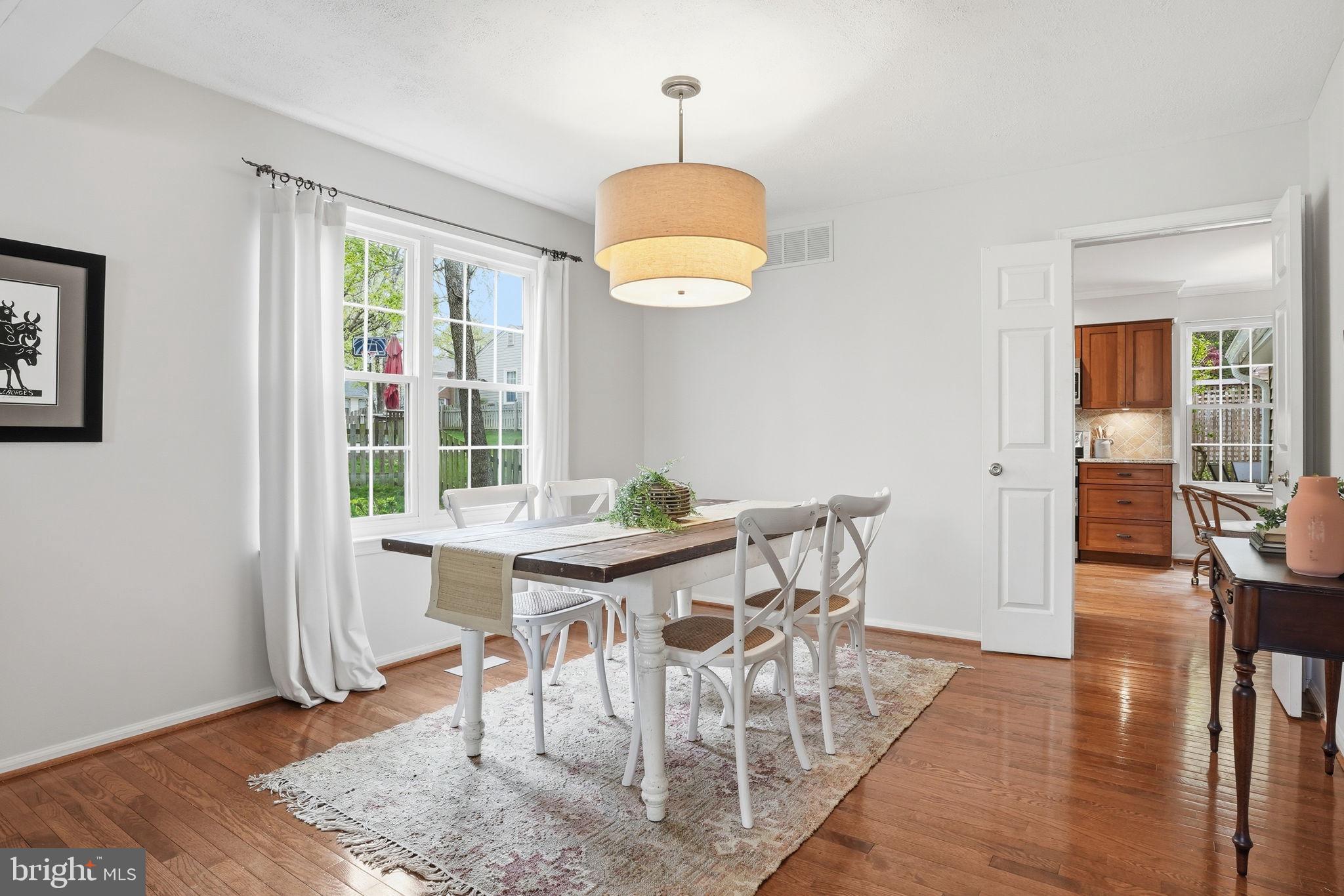 COLLEGE MANOR - Residential