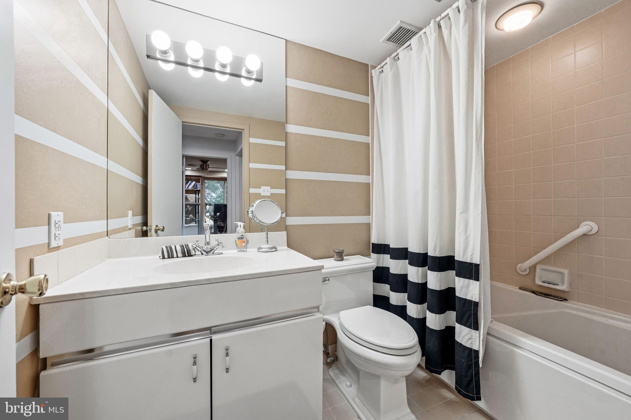 OAK HILL - Residential