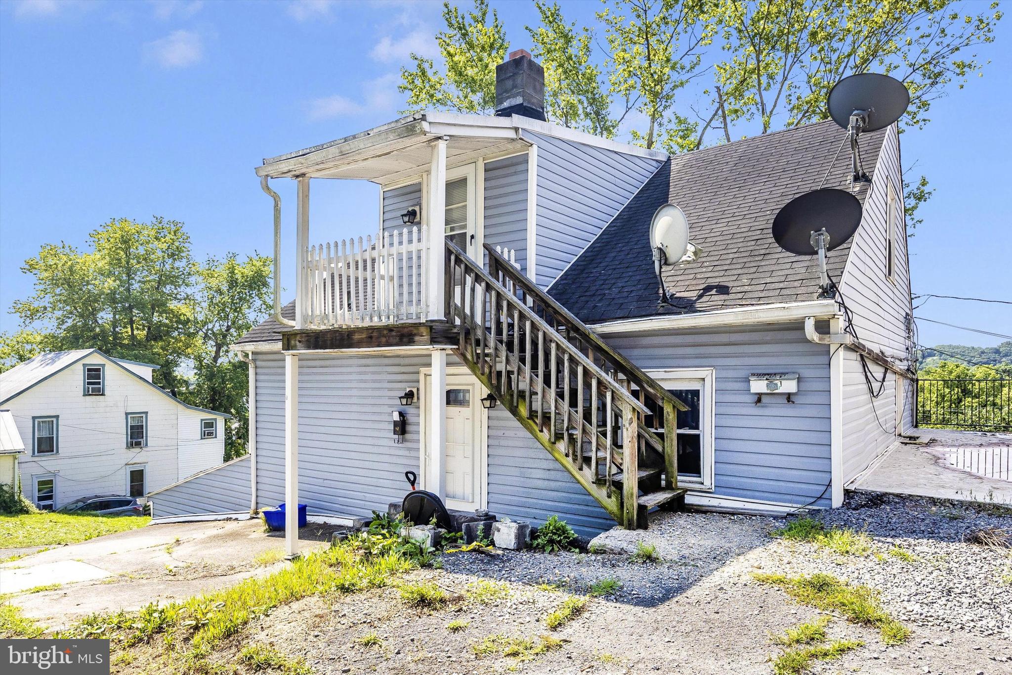 Main image without alt text