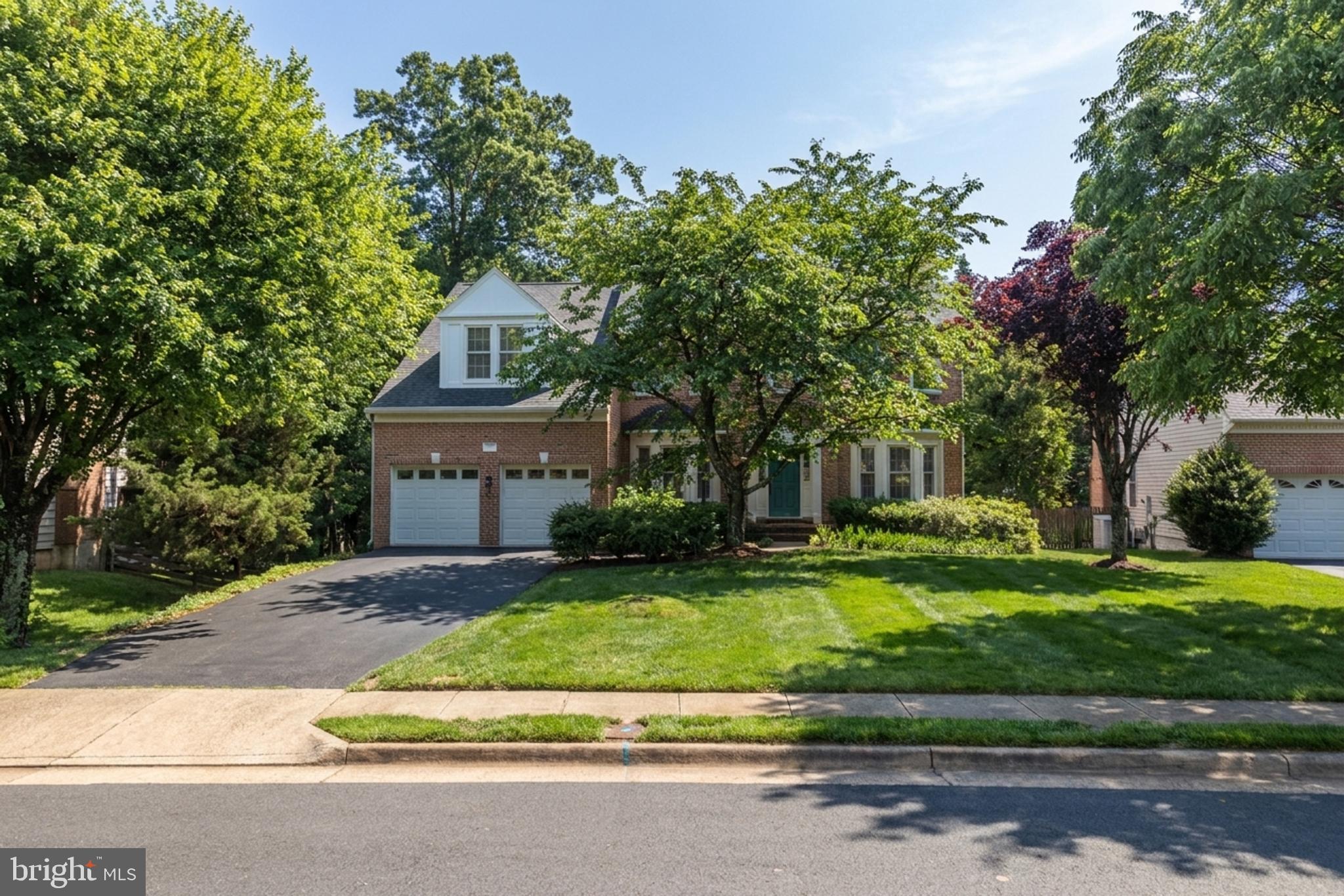 MONROE MANOR - Residential