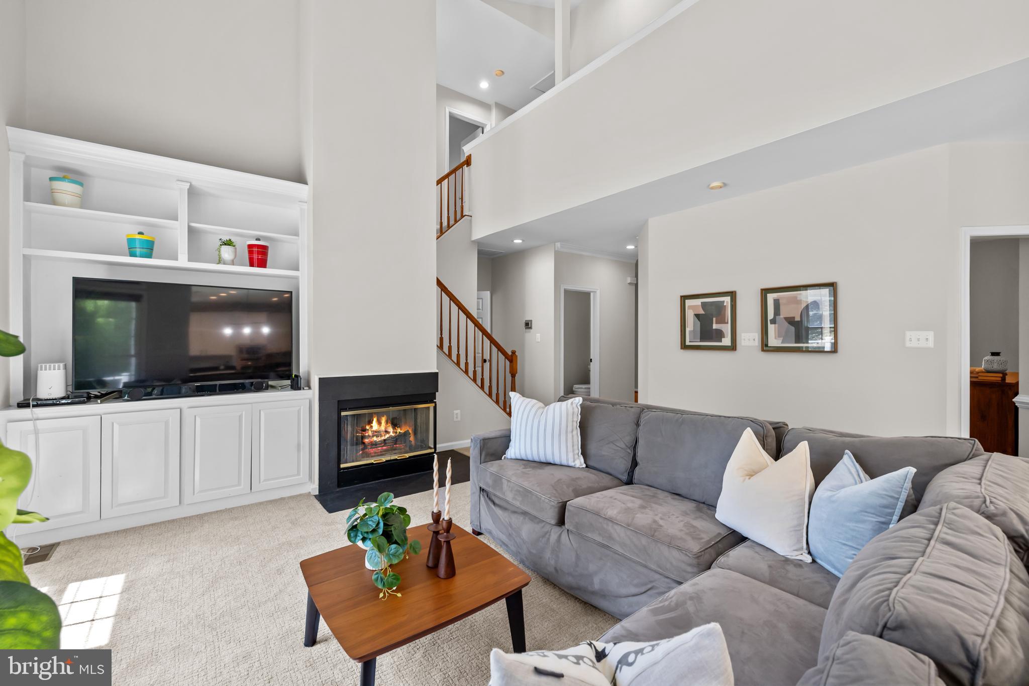 MONROE MANOR - Residential