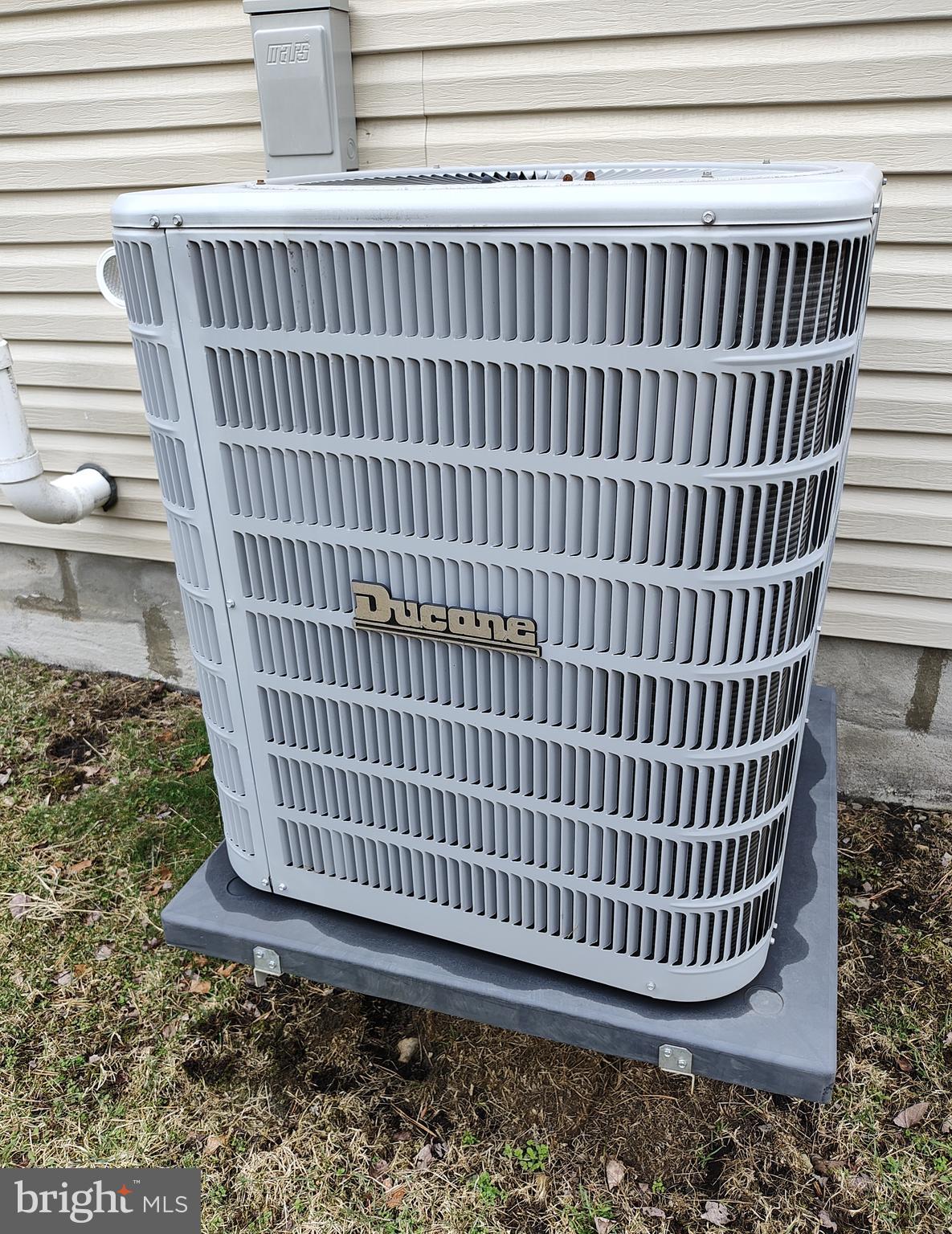 EMERALD LAKES - Residential