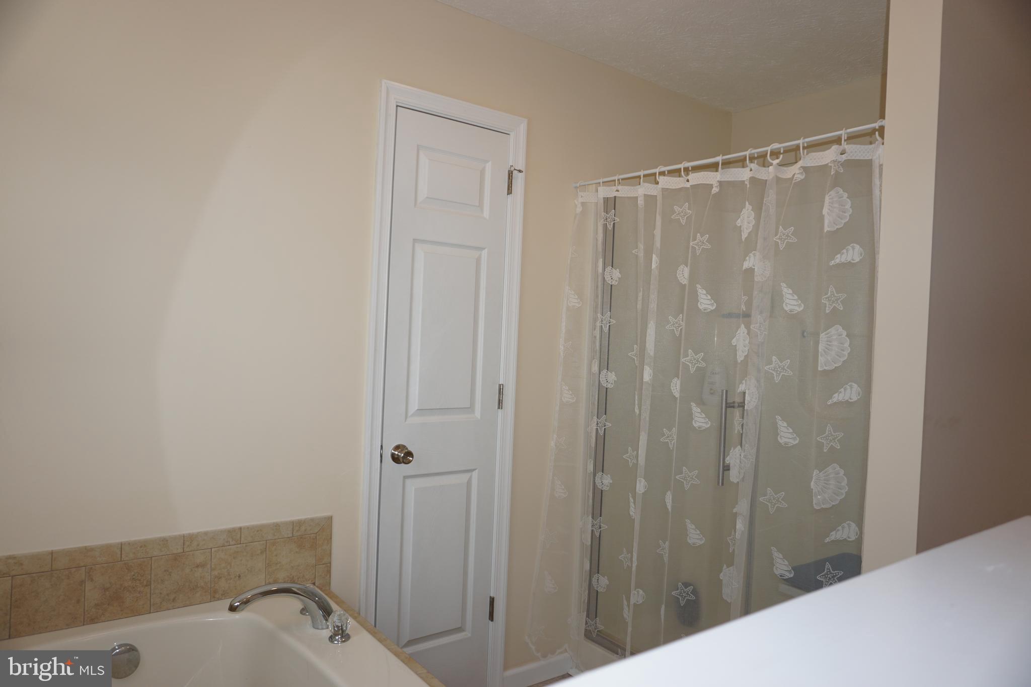 EMERALD LAKES - Residential