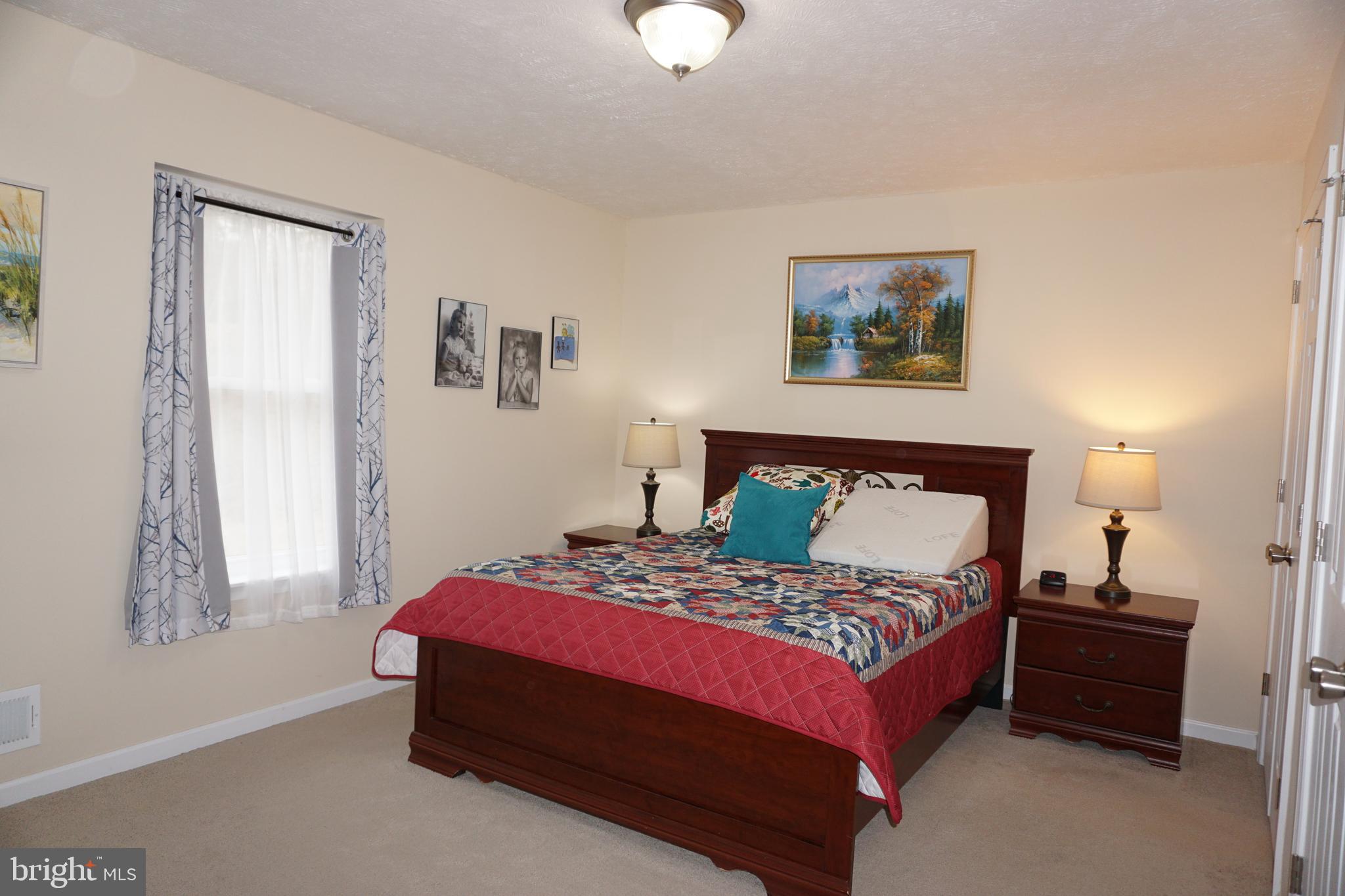 EMERALD LAKES - Residential