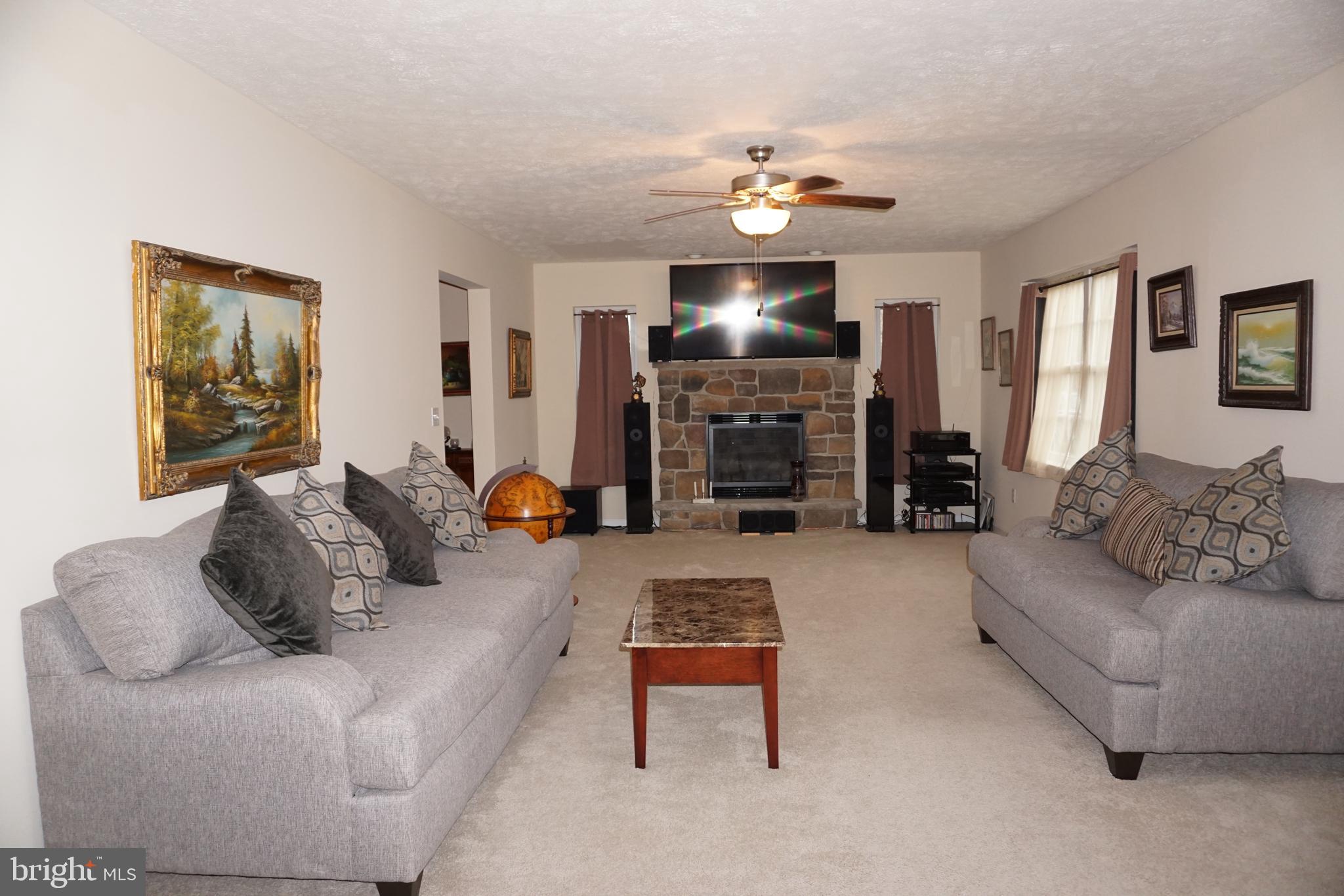 EMERALD LAKES - Residential