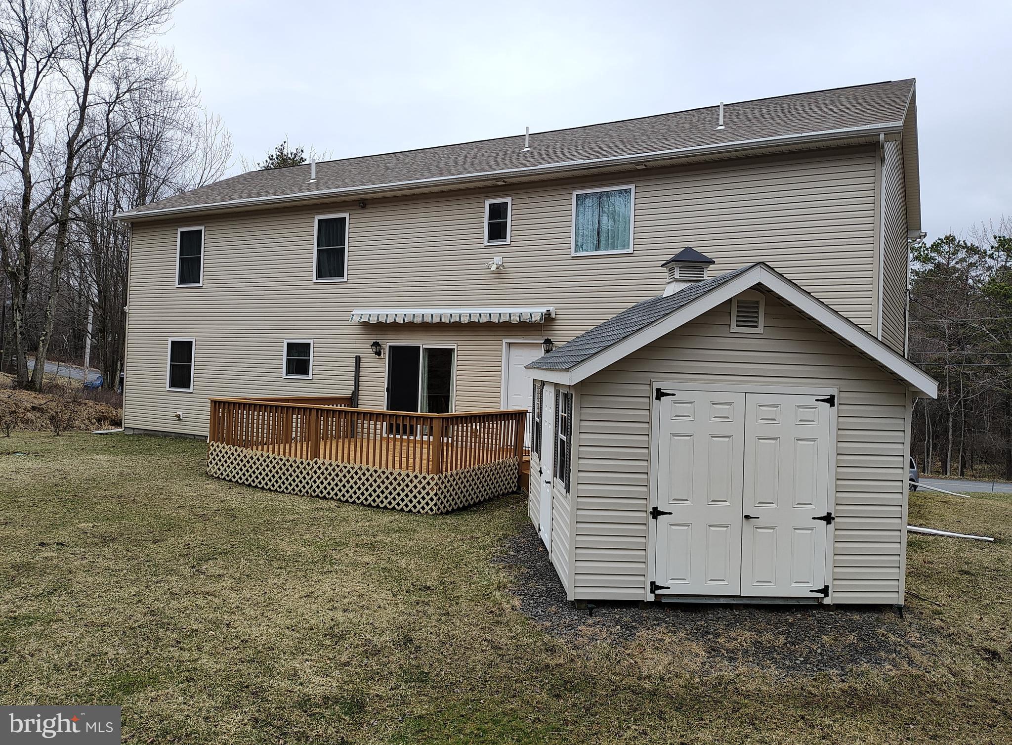 EMERALD LAKES - Residential