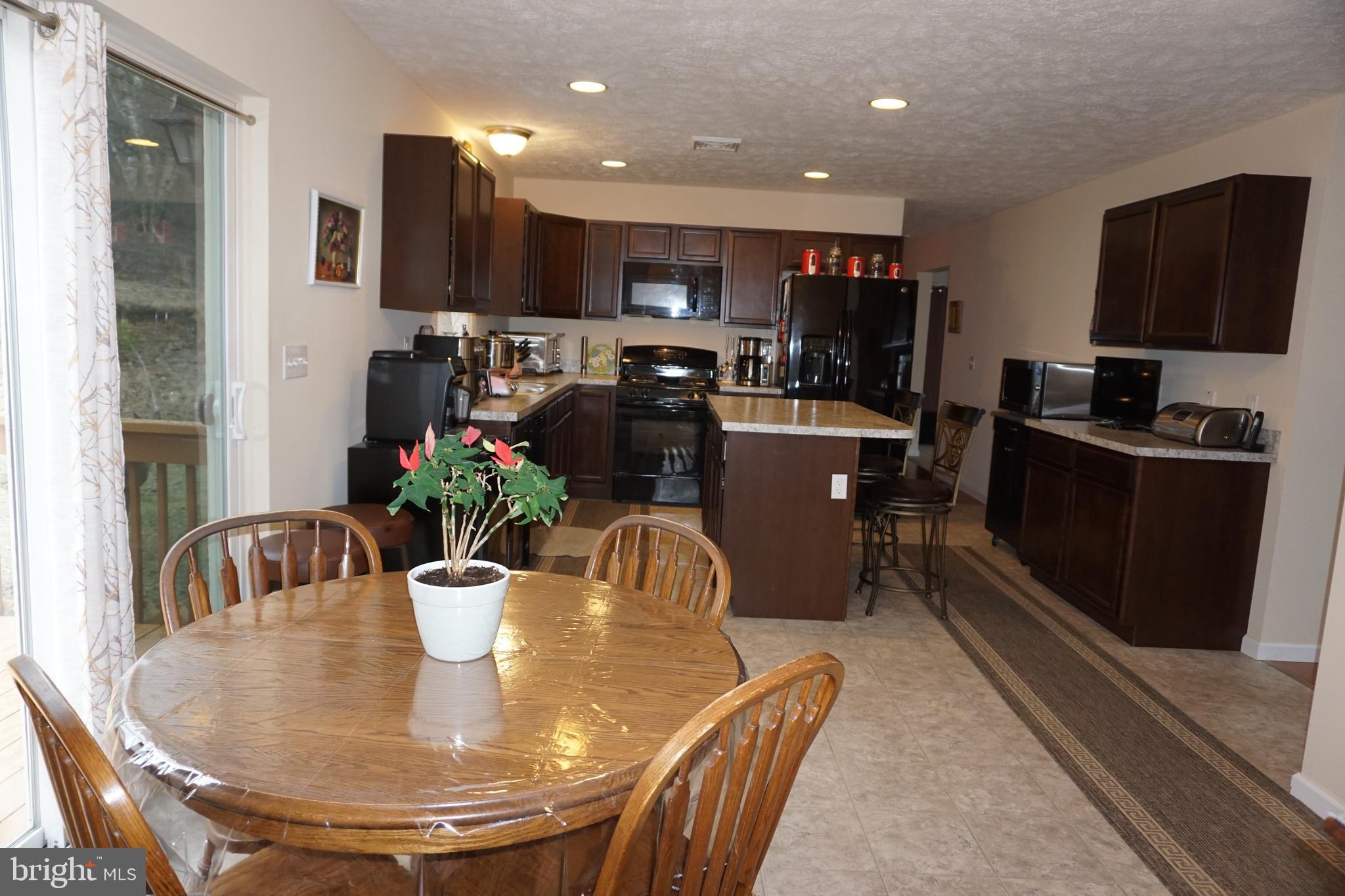 EMERALD LAKES - Residential