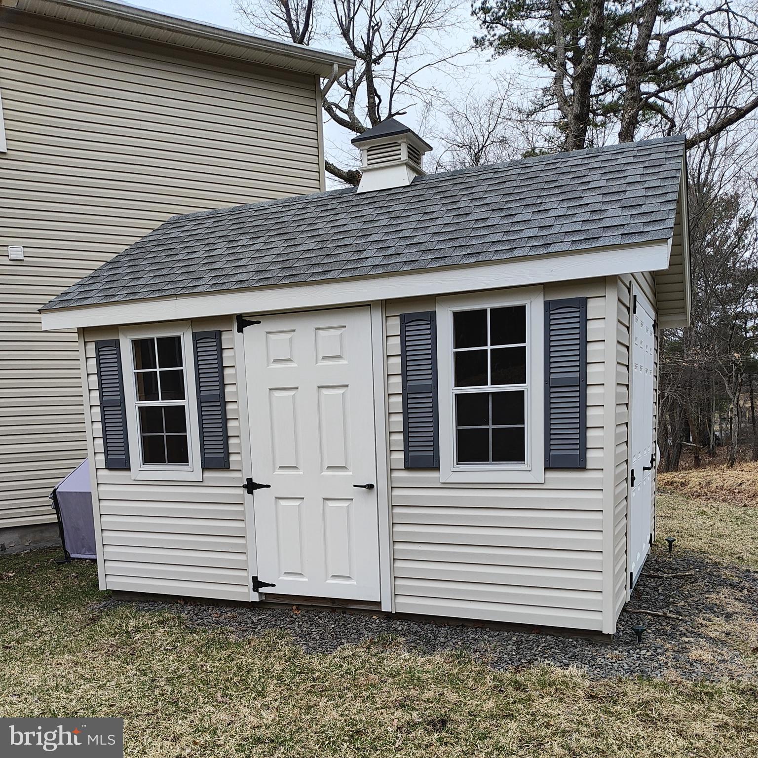 EMERALD LAKES - Residential