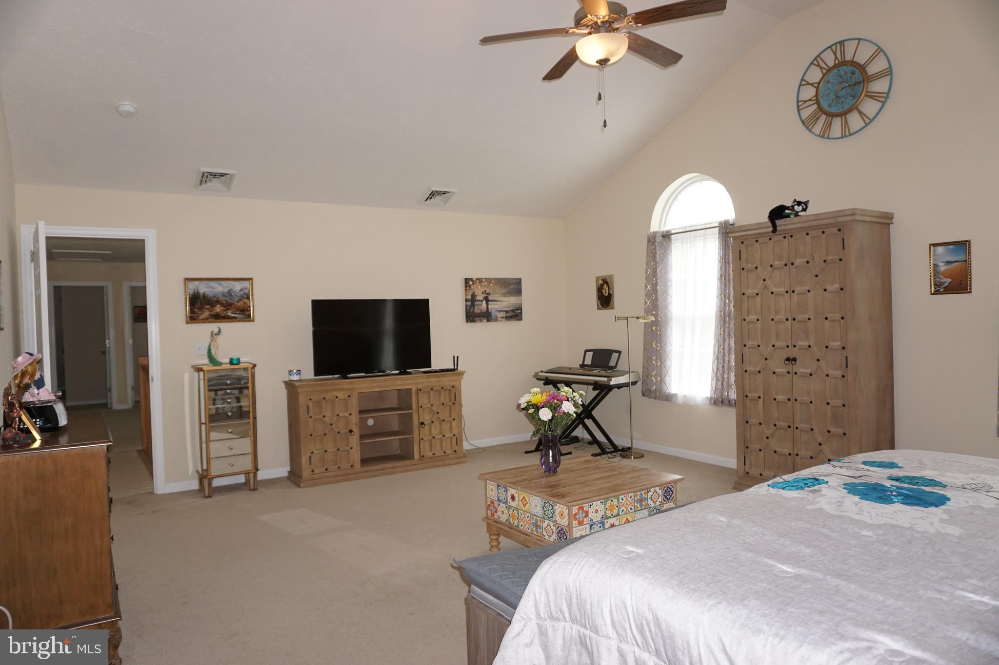 EMERALD LAKES - Residential