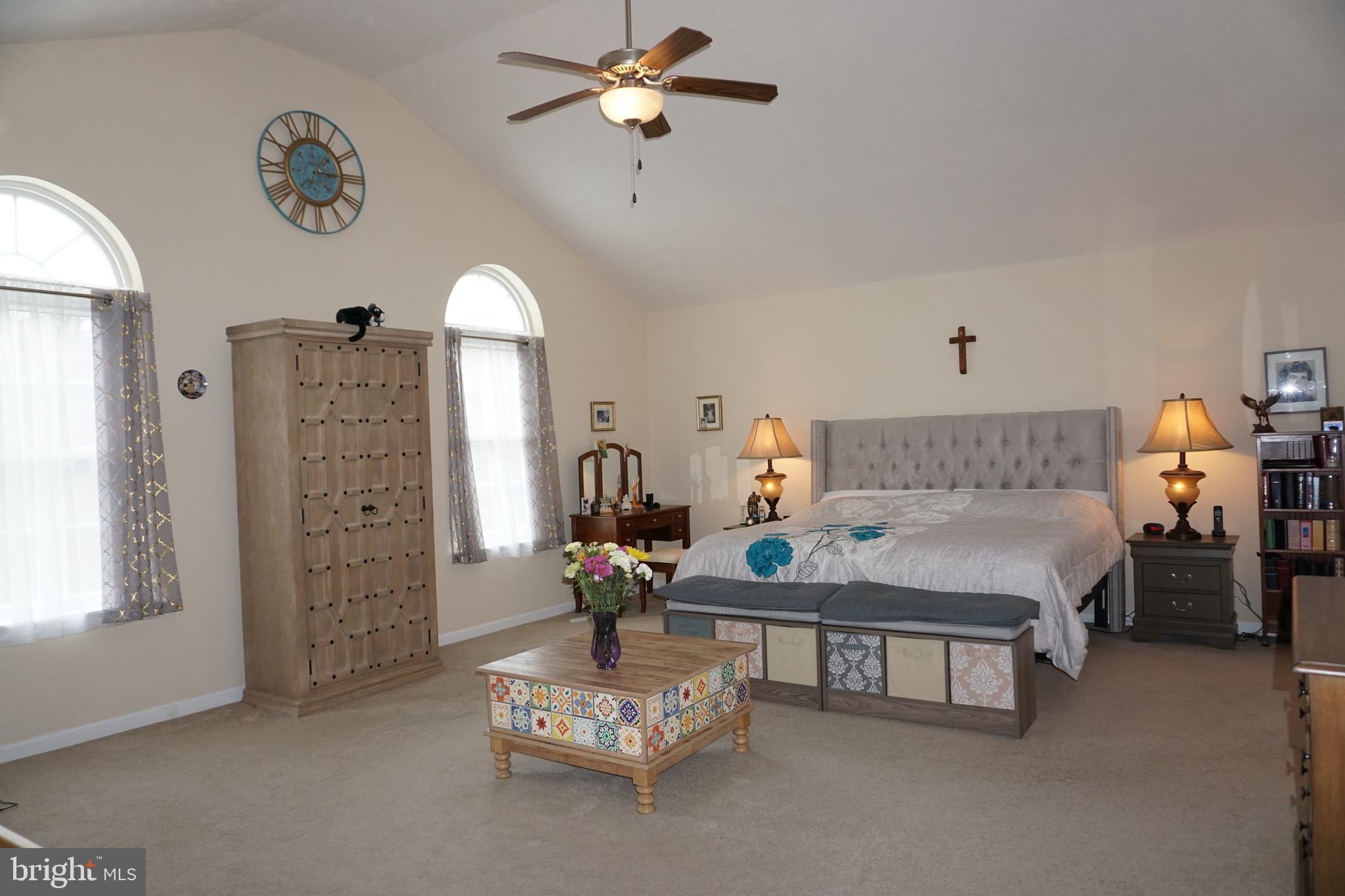 EMERALD LAKES - Residential