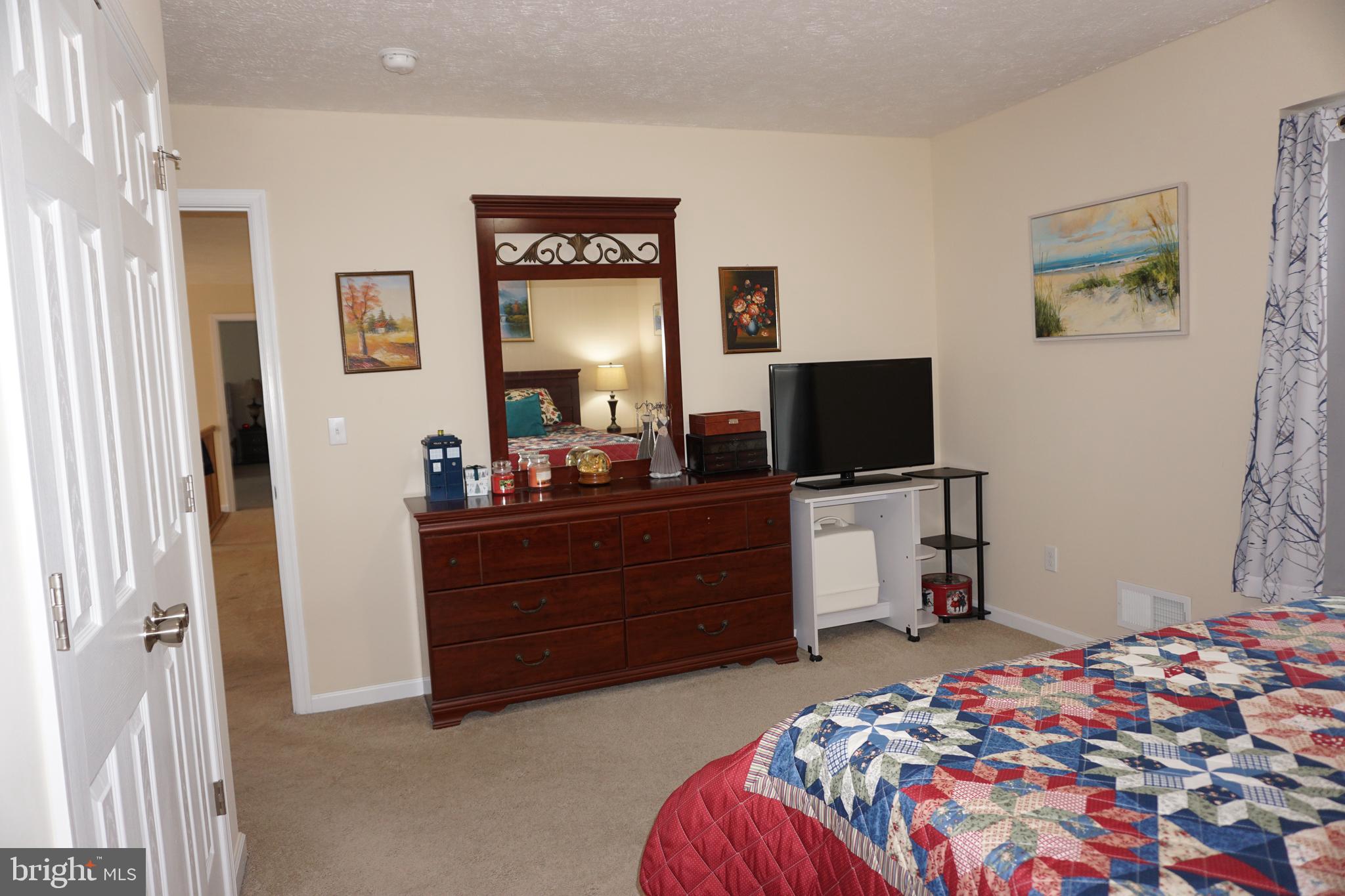 EMERALD LAKES - Residential