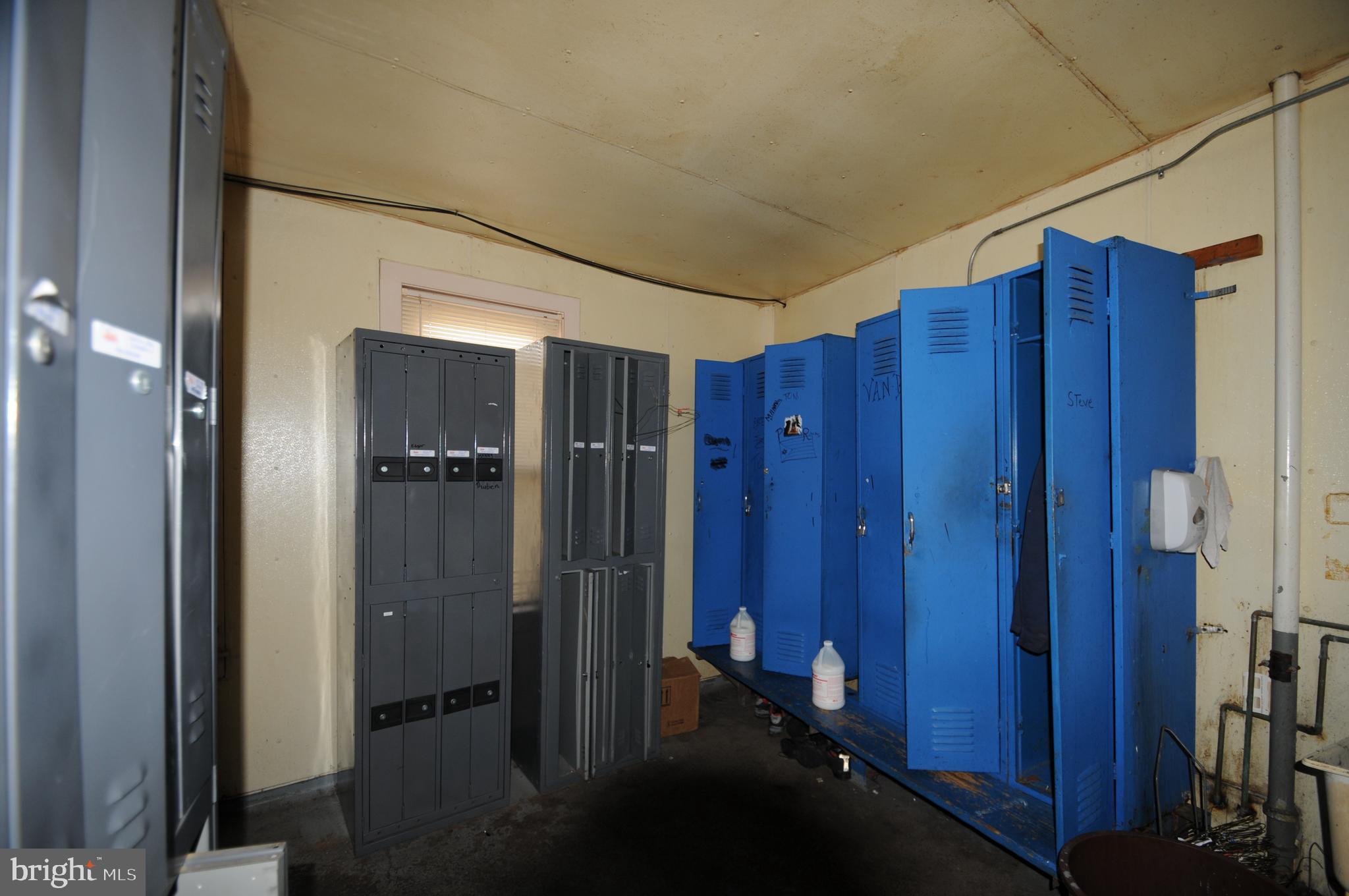 PORT RICHMOND - Commercial Sale