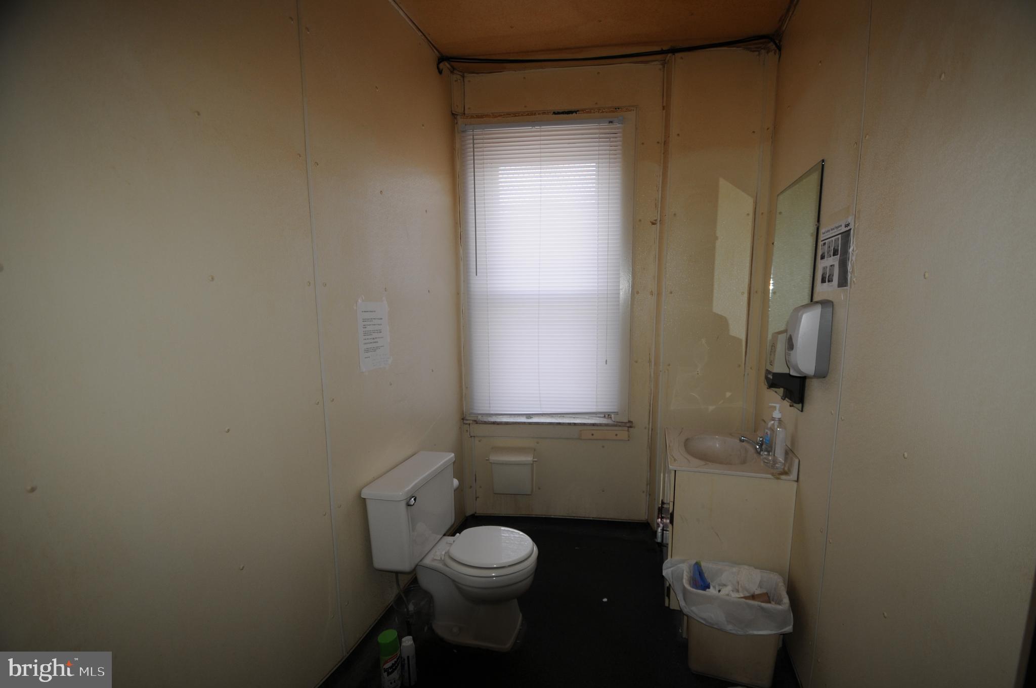 PORT RICHMOND - Commercial Sale