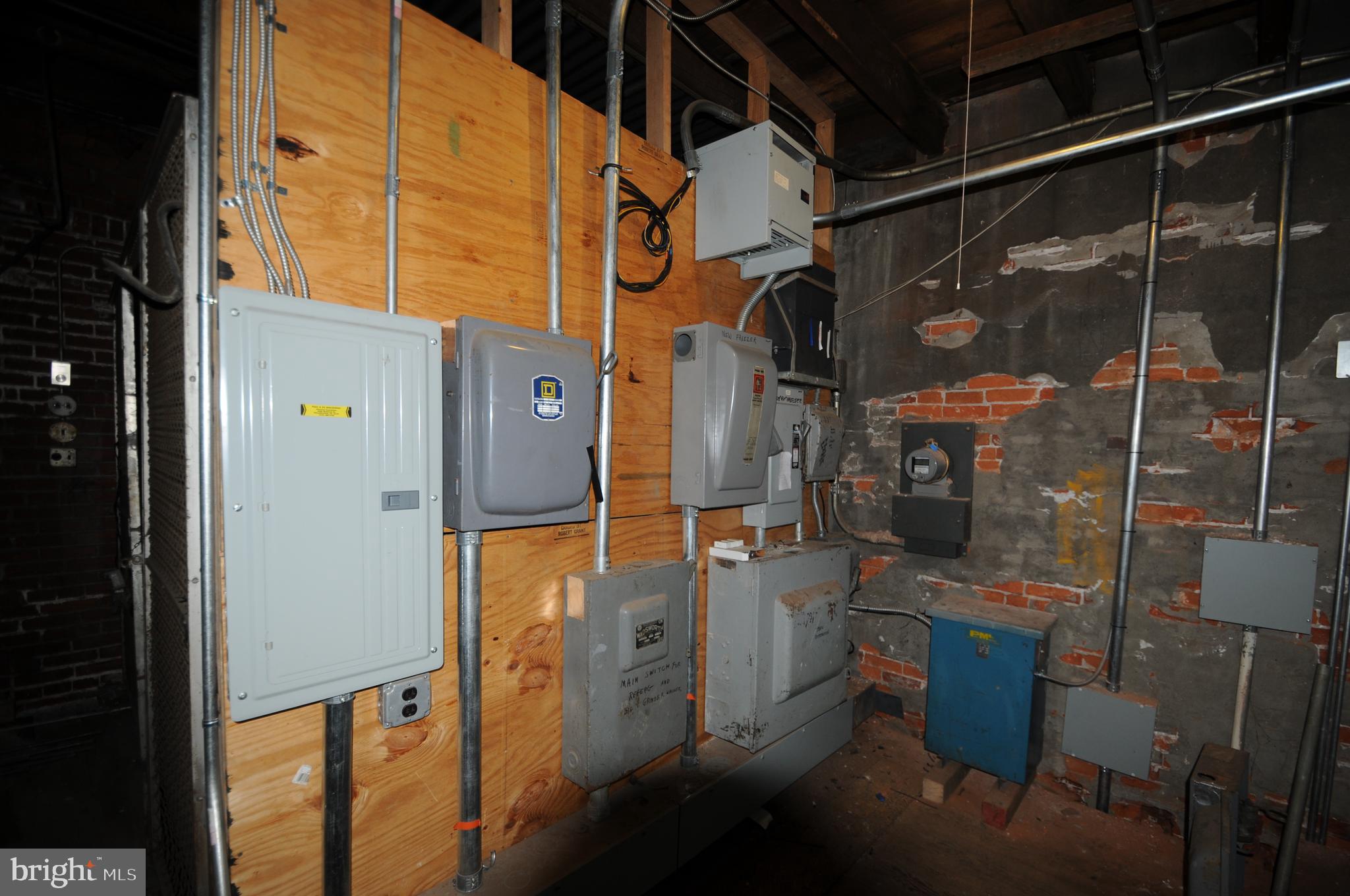 PORT RICHMOND - Commercial Sale