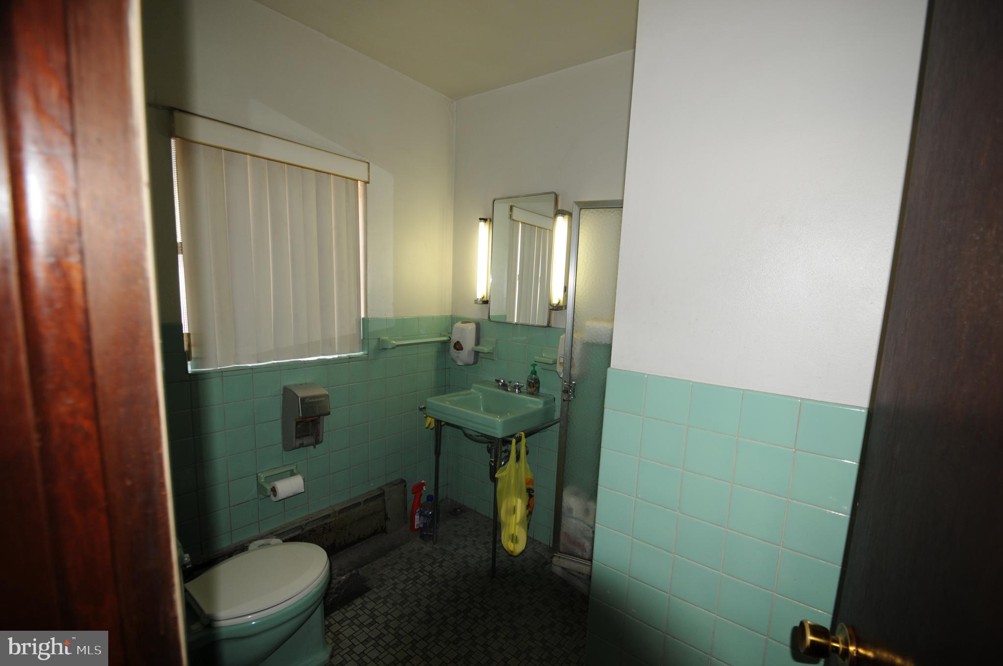 PORT RICHMOND - Commercial Sale