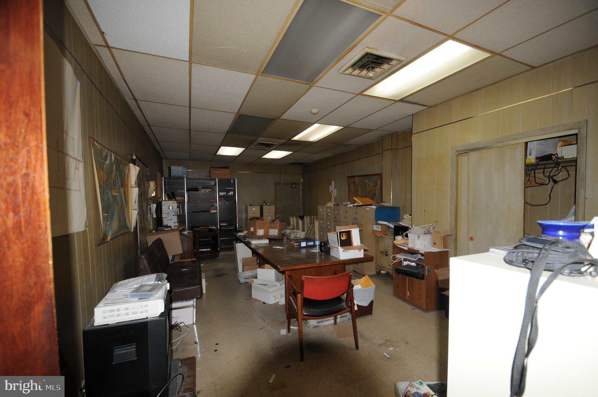 PORT RICHMOND - Commercial Sale