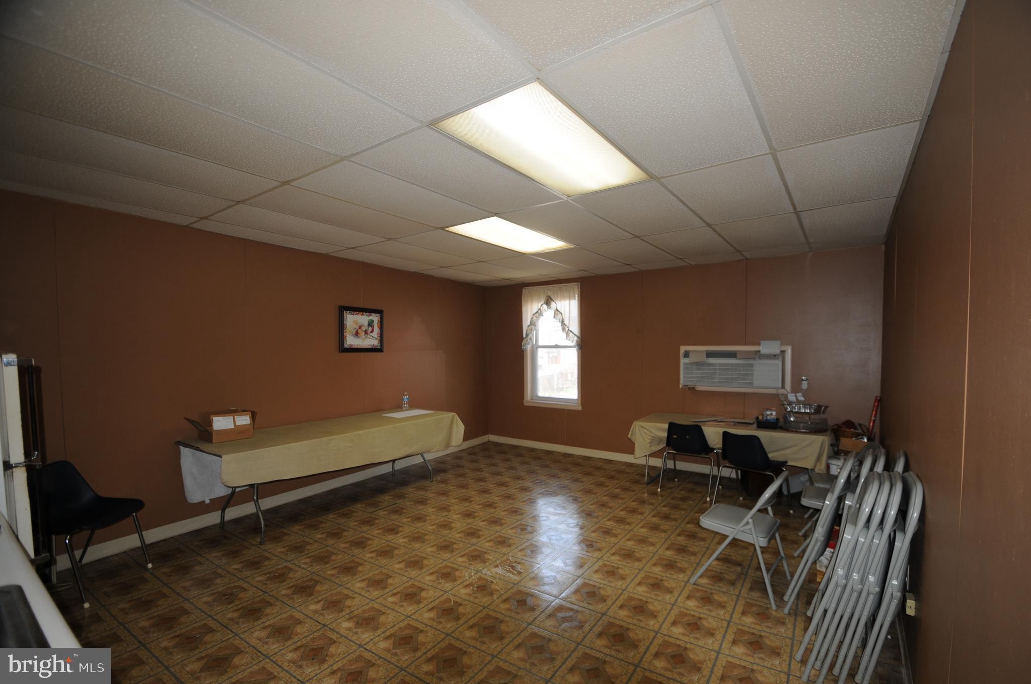 PORT RICHMOND - Commercial Sale