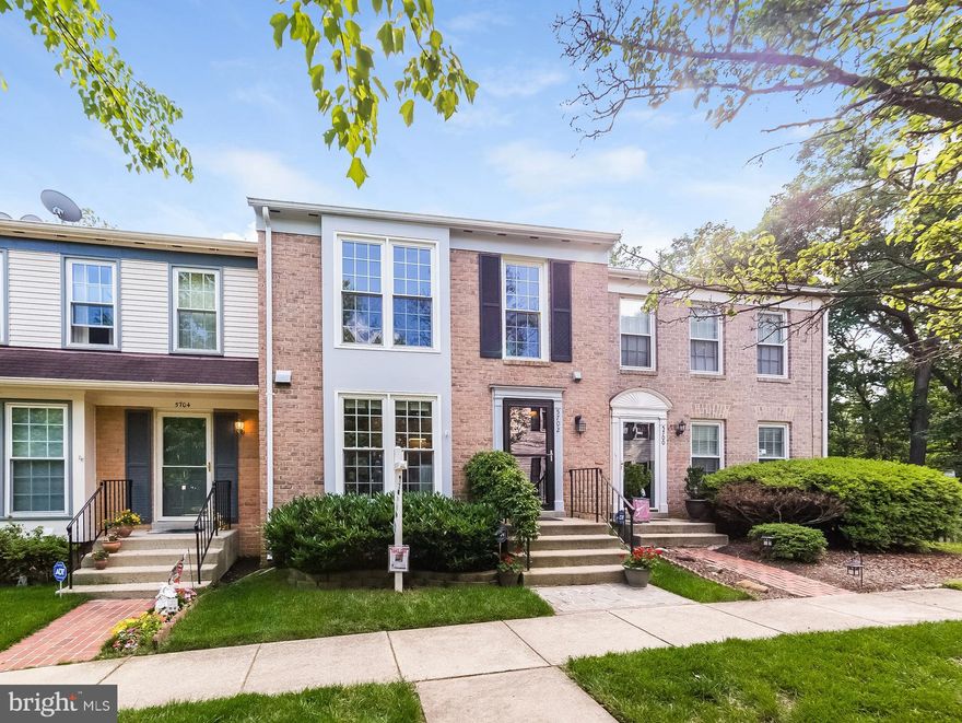 Beautiful TH in Parklike Setting Amazing Curb Appeal w/ Endless Upgrades & Updates* 3Lvls*3BRs*2.2BAs*Main Lvls Sim HWs* Sparkling Kitch w/ Ample Cab Space*Flows to Open DR/LR w/Beautiful Wall of Built-ins, Mouldings*Walk Out to Deck*Backing to Trees*Privacy*Upper Lvl Spacious MABR w/ 2 Addt BRs. Updated BAs, Custom Closets, Lwr Lvl w RecRm, FP, Den, Wetbar,1/2BA,Custom Brick Patio,Fenced Yard!