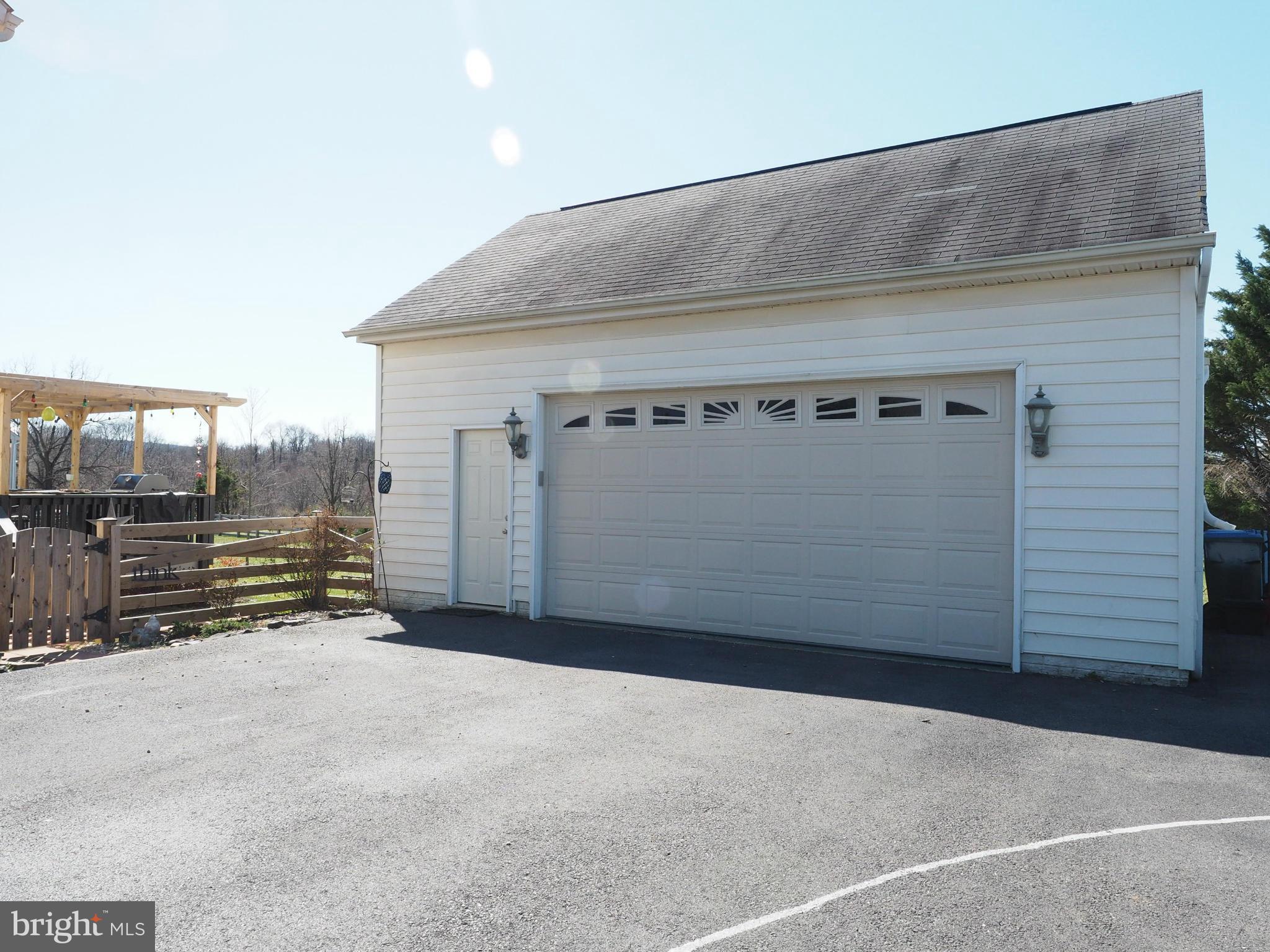 MEADOW BROOK - Residential