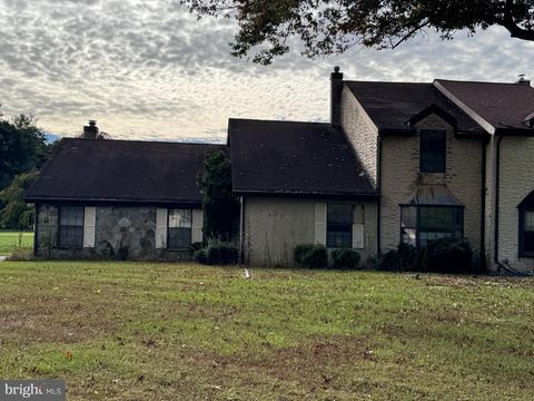 22 WHITEMARSH COURT DOVER DE 19904